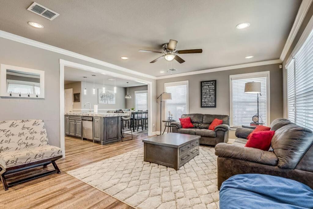 Three-Bedroom House - Photo 23
