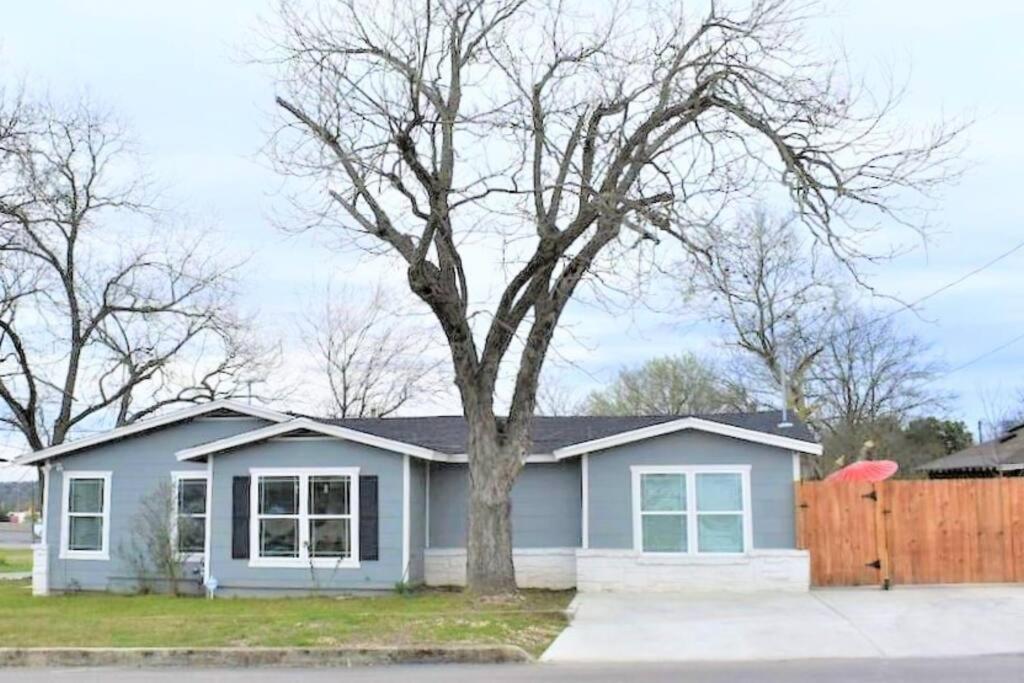 Three-Bedroom House - Photo 18