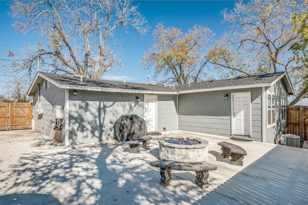 Three-Bedroom House - Photo 19