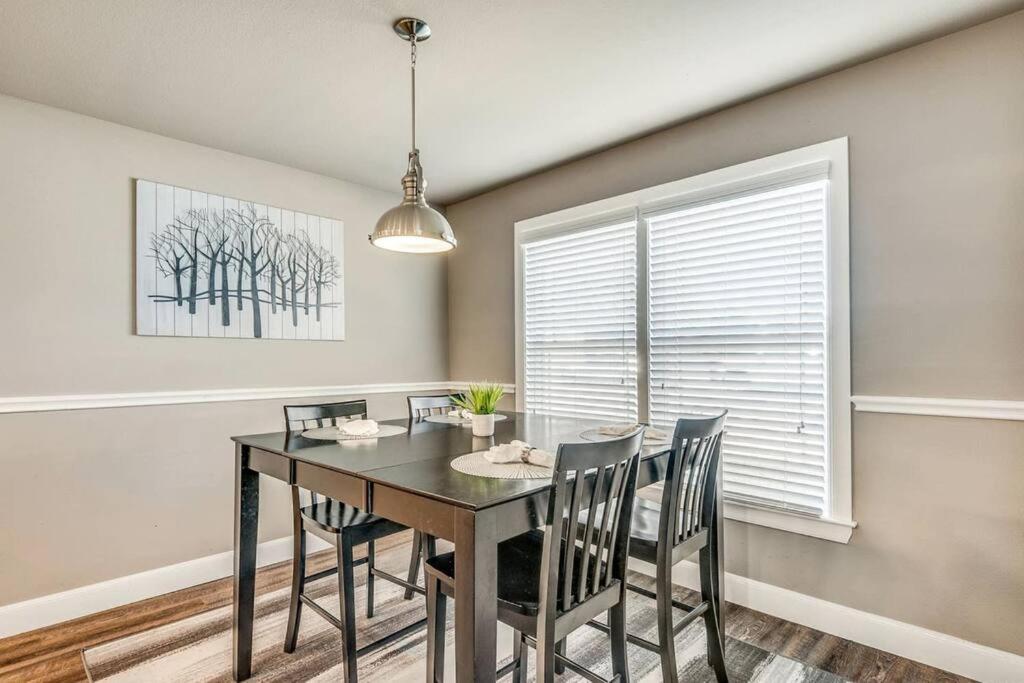 Three-Bedroom House - Photo 6