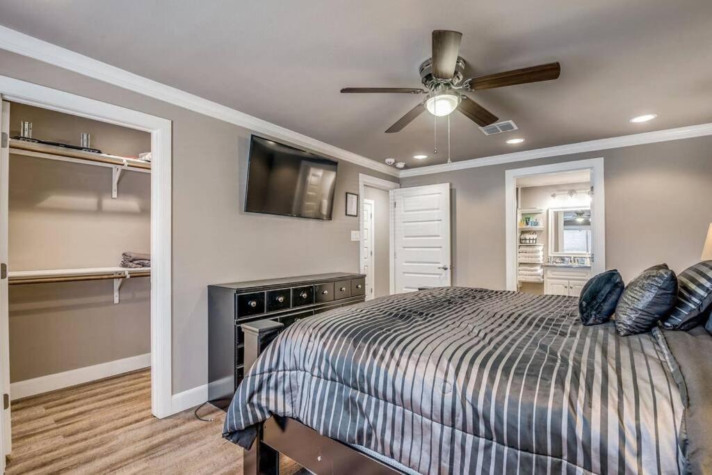 Three-Bedroom House - Photo 9