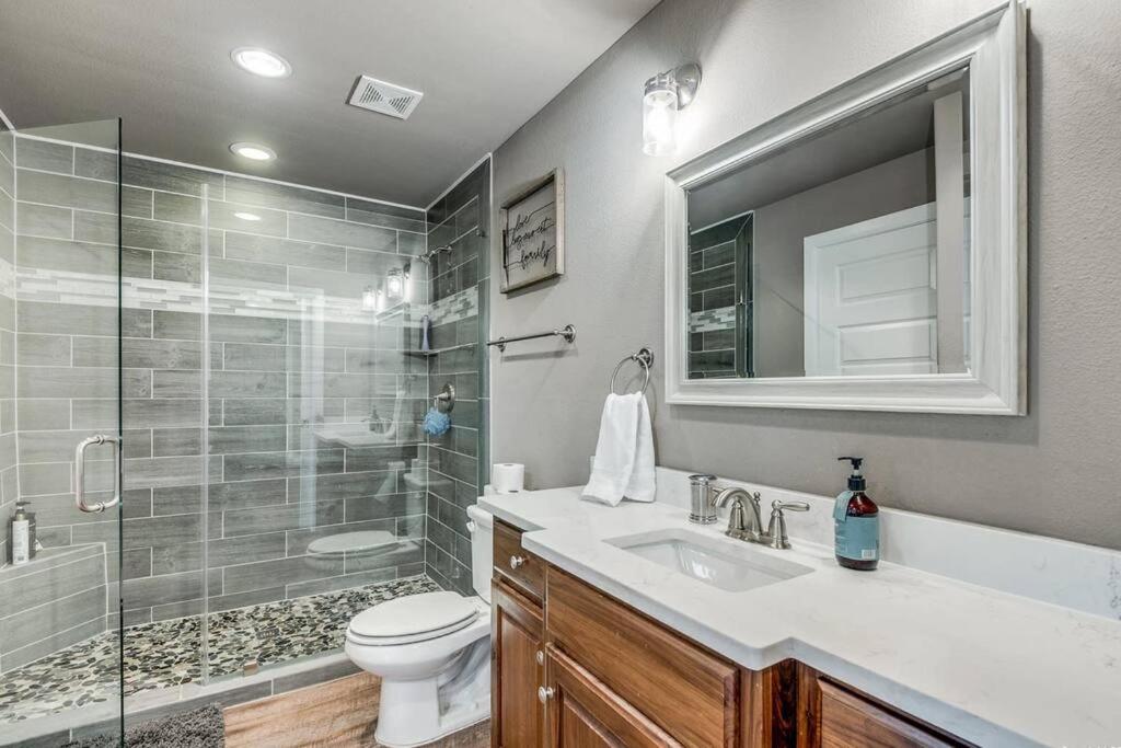 Three-Bedroom House - Photo 7