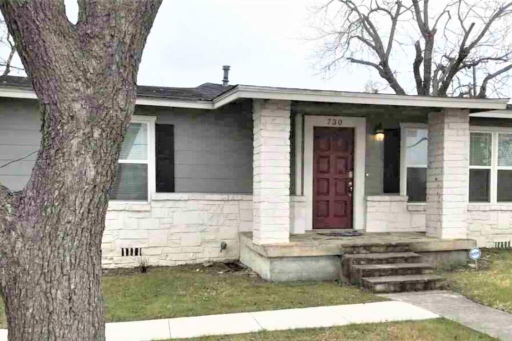 Three-Bedroom House - Photo 16