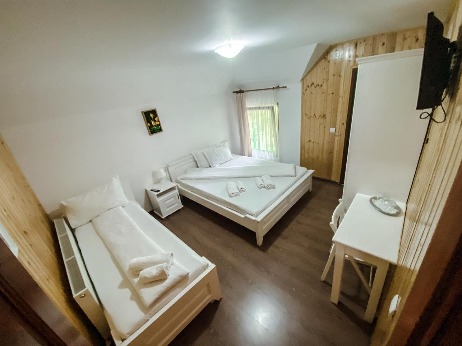 Comfort Triple Room with Shower - Photo 4