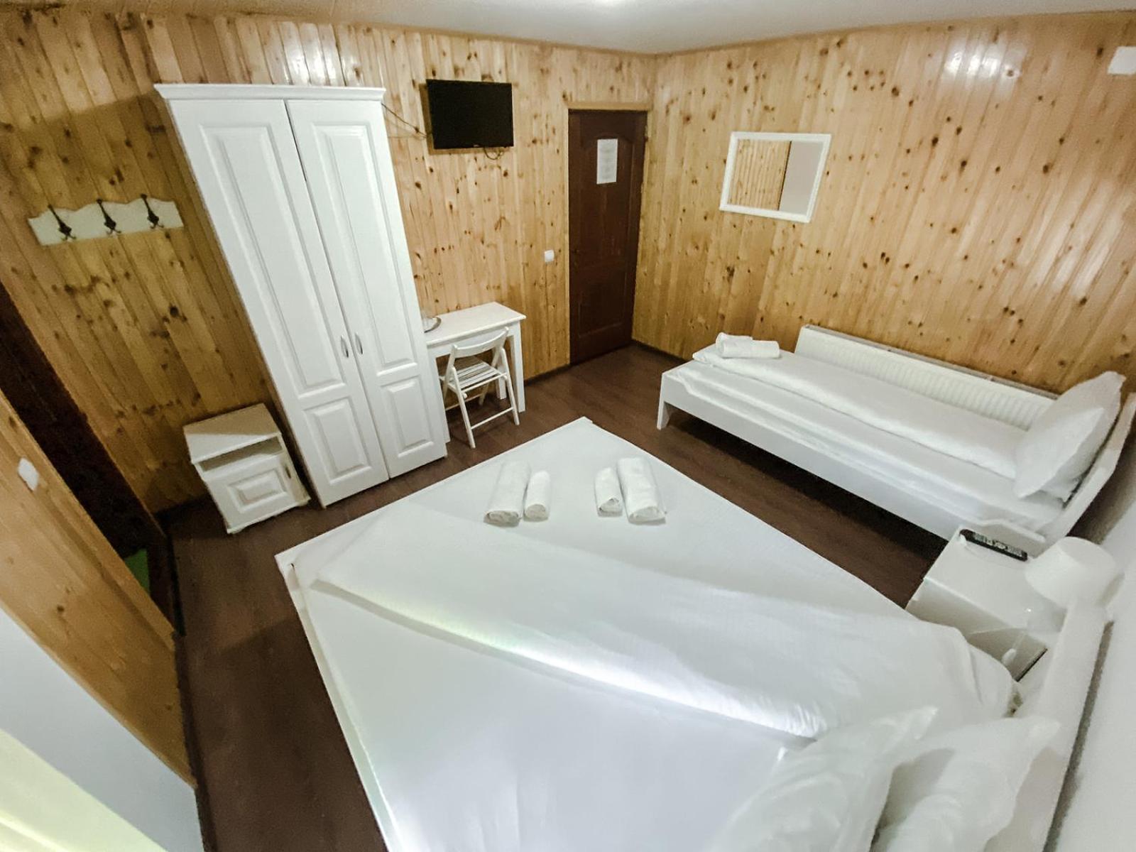 Comfort Triple Room with Shower - Photo 5