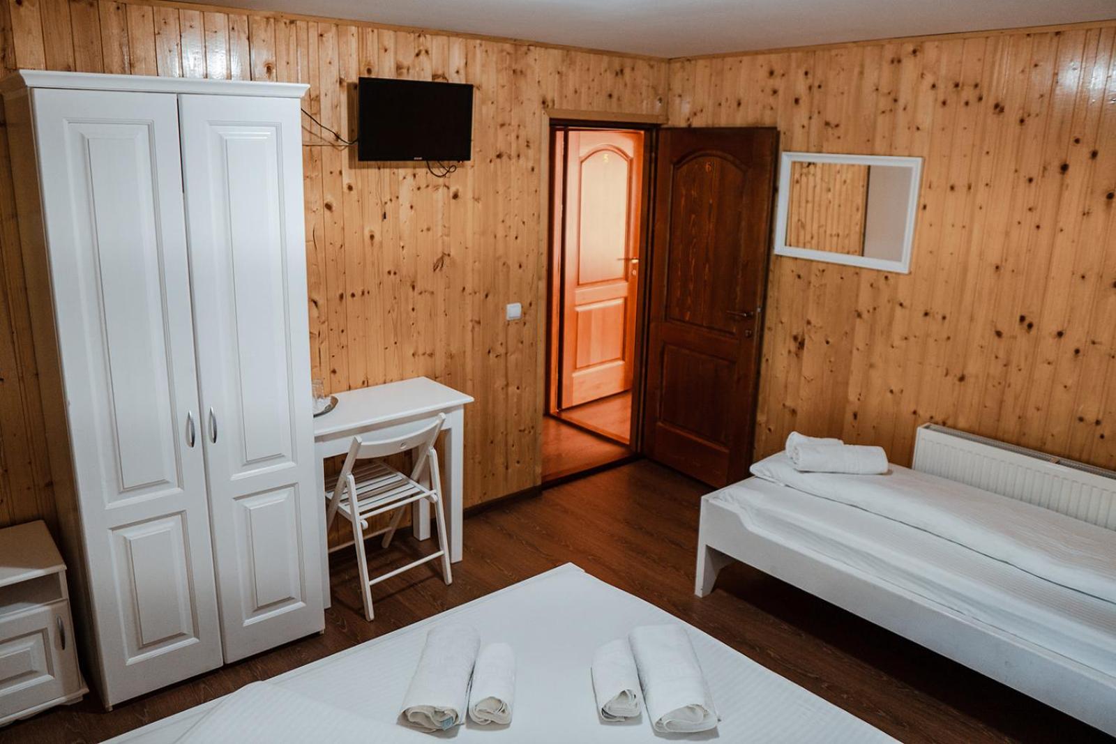 Comfort Triple Room with Shower - Photo 7