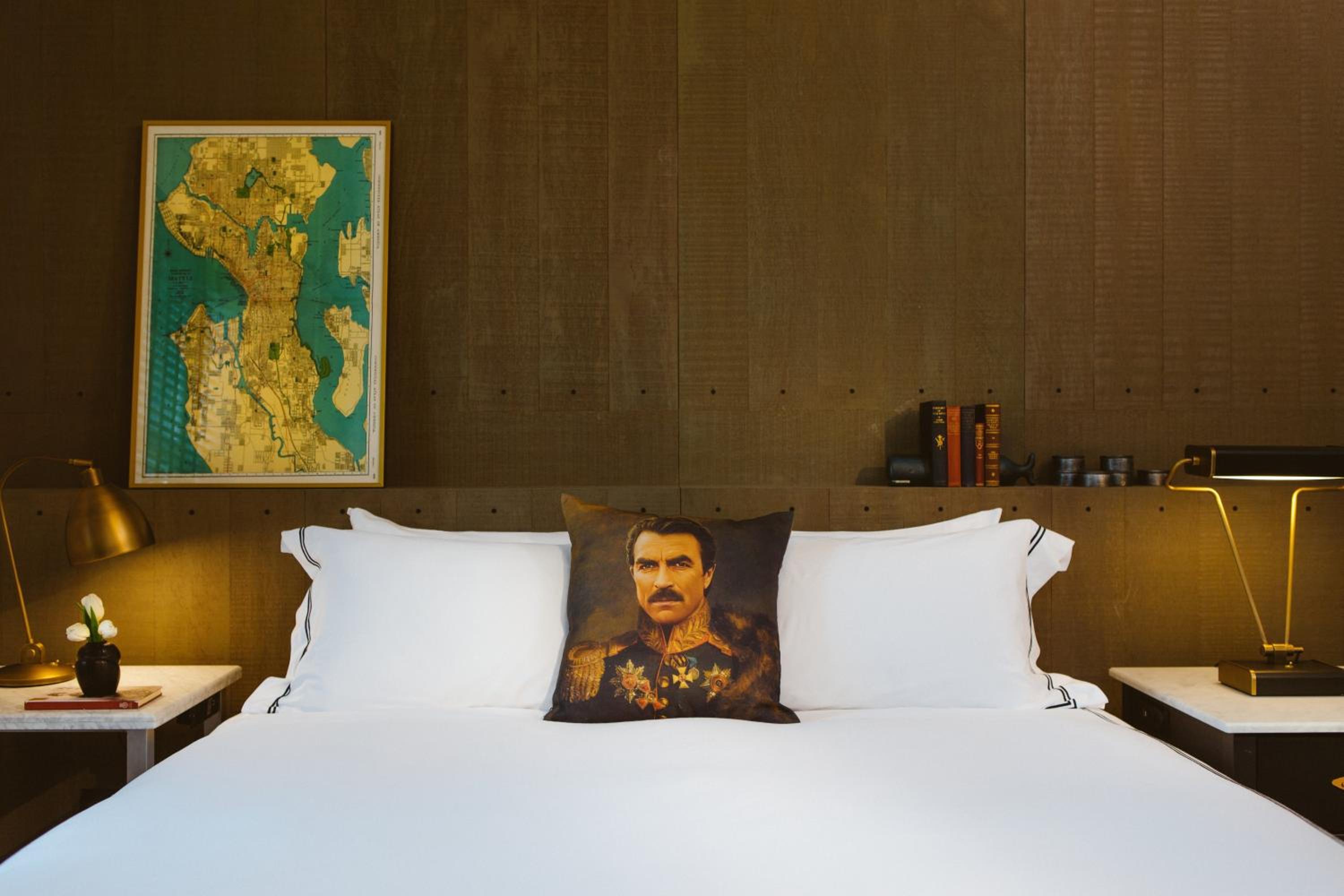 King Room thumbnail 5