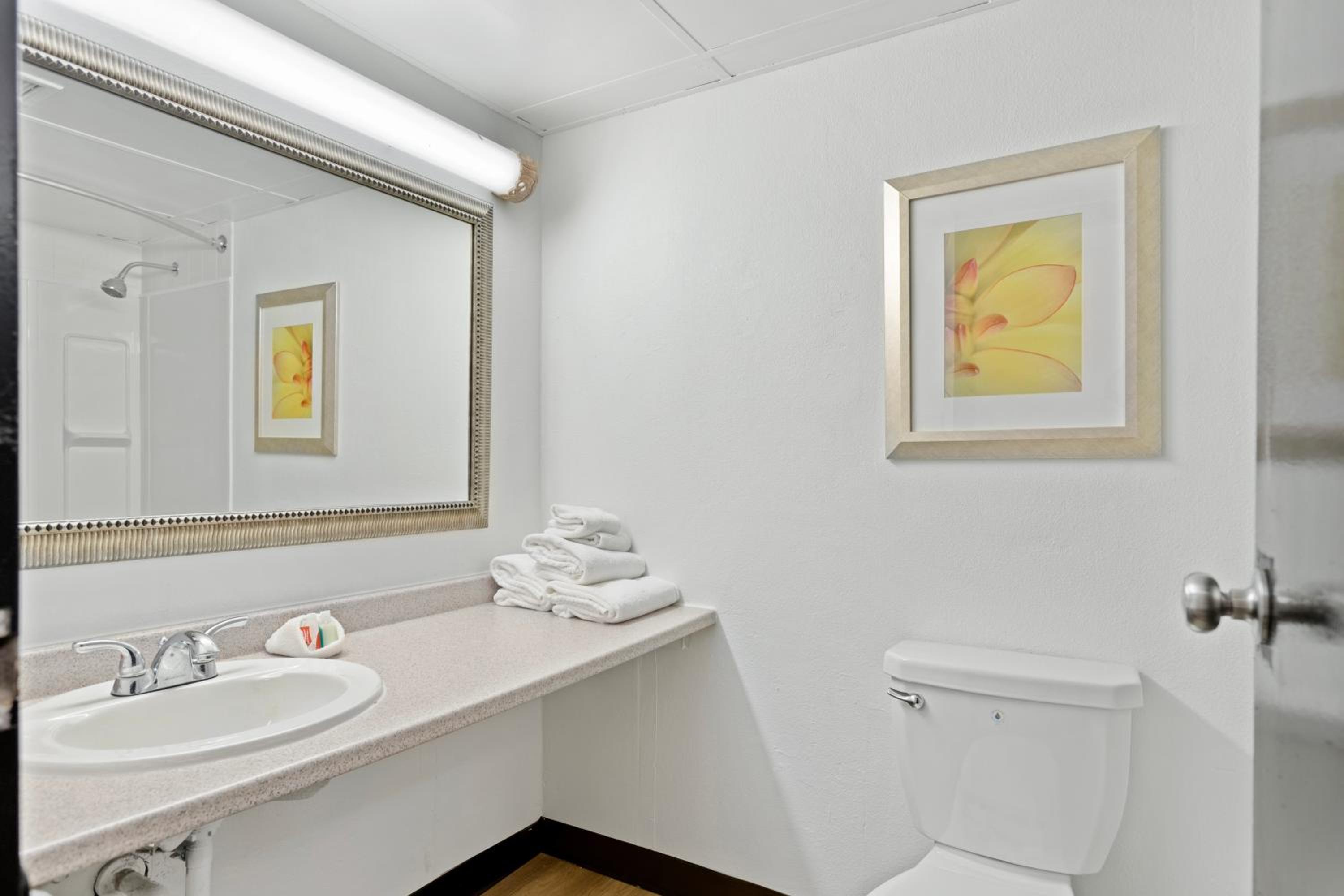 Double Room with Two Double Beds - Non-Smoking - Photo 3