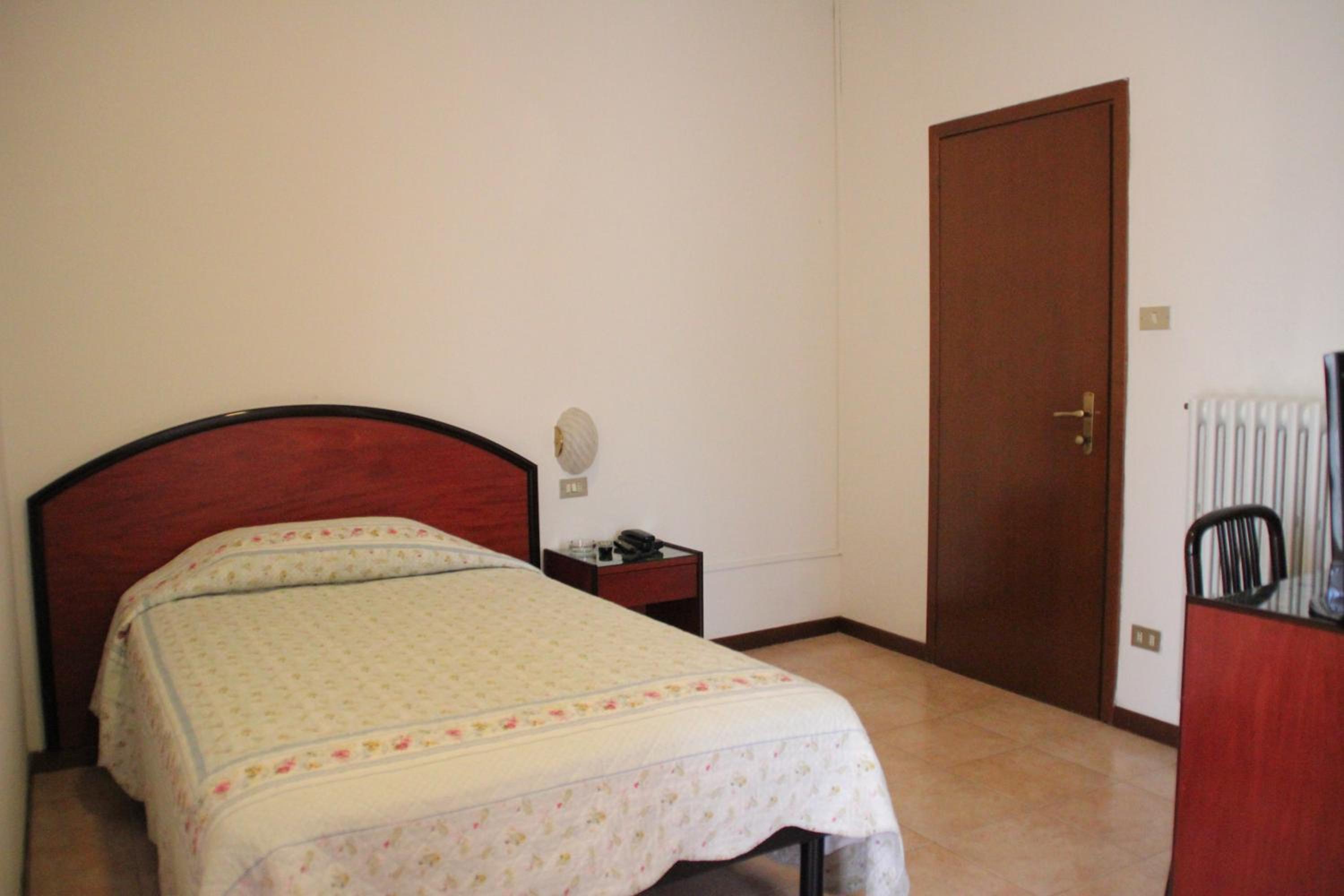Single Room photo 2