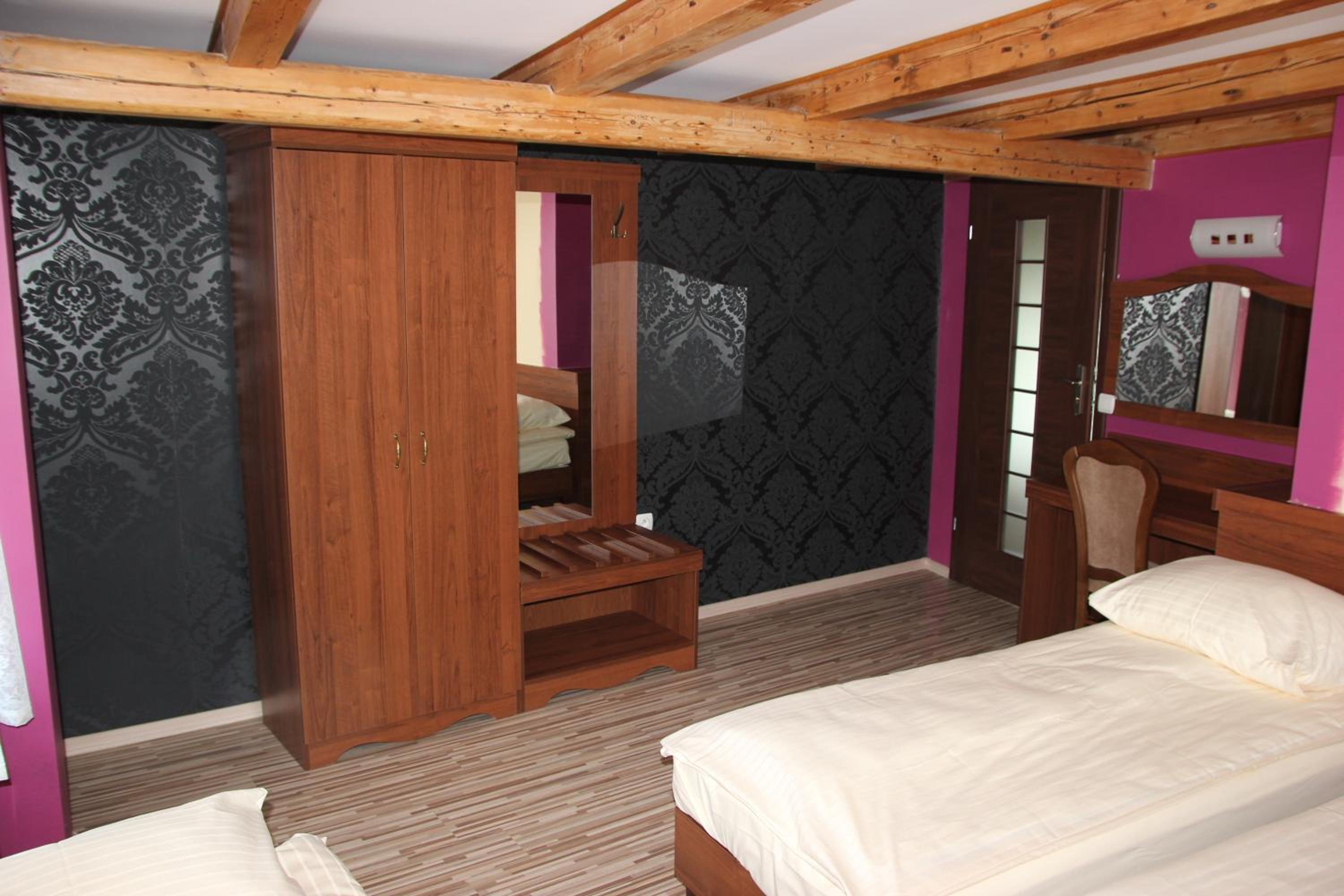 Three-Bedroom Apartment (8 Adults) - Photo 7