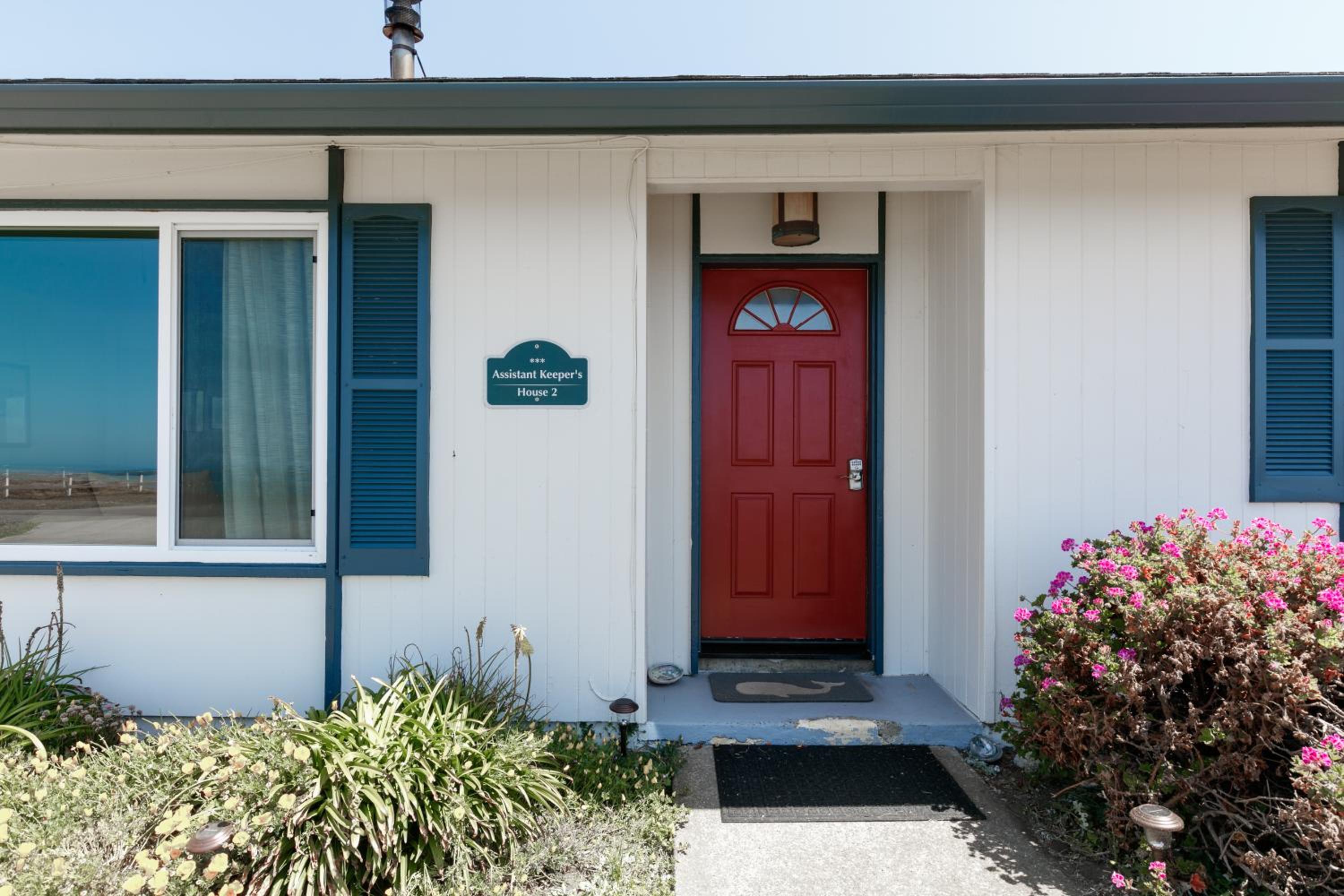 Three-Bedroom House photo 3