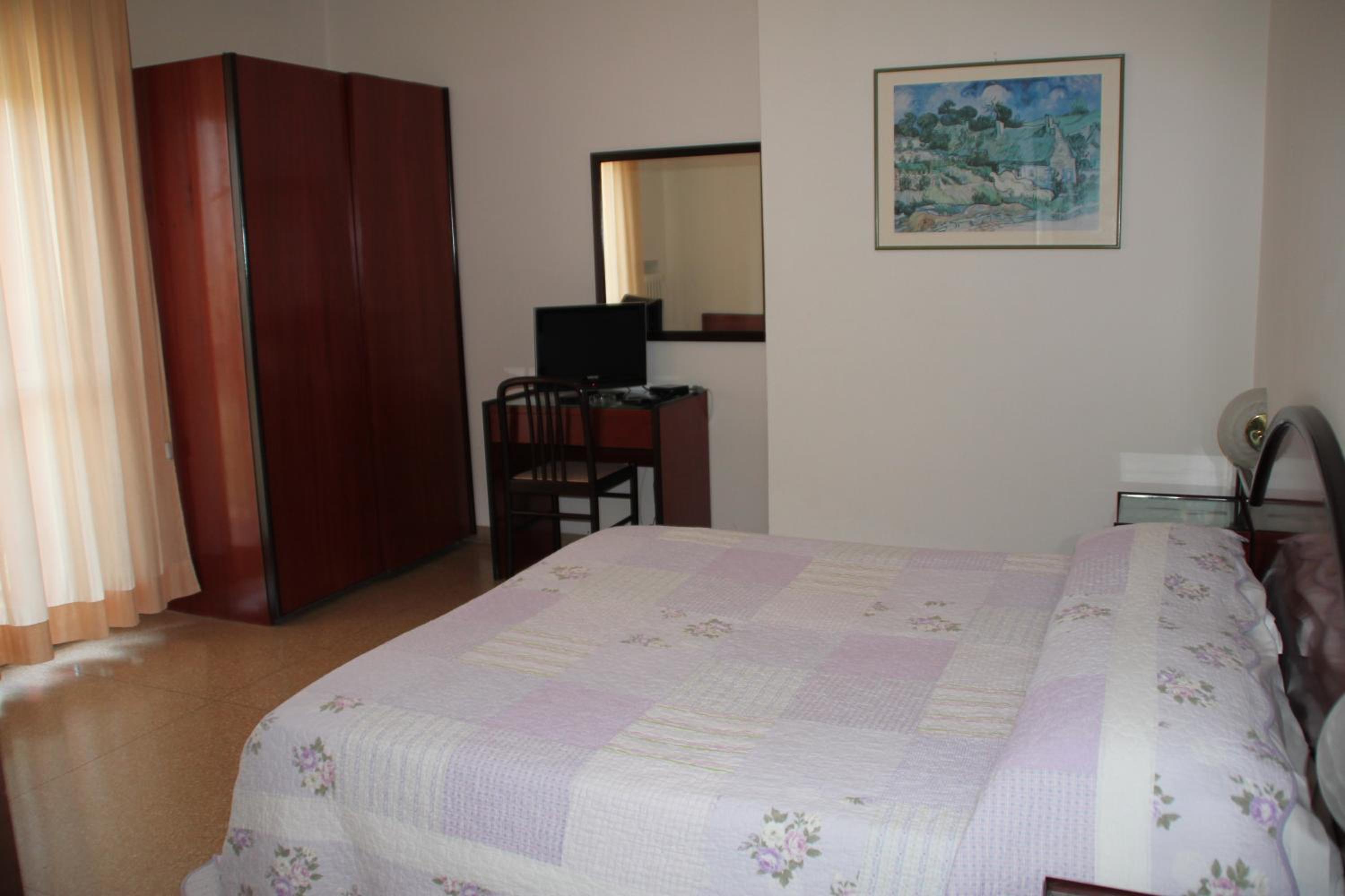 Double or Twin Room photo 2