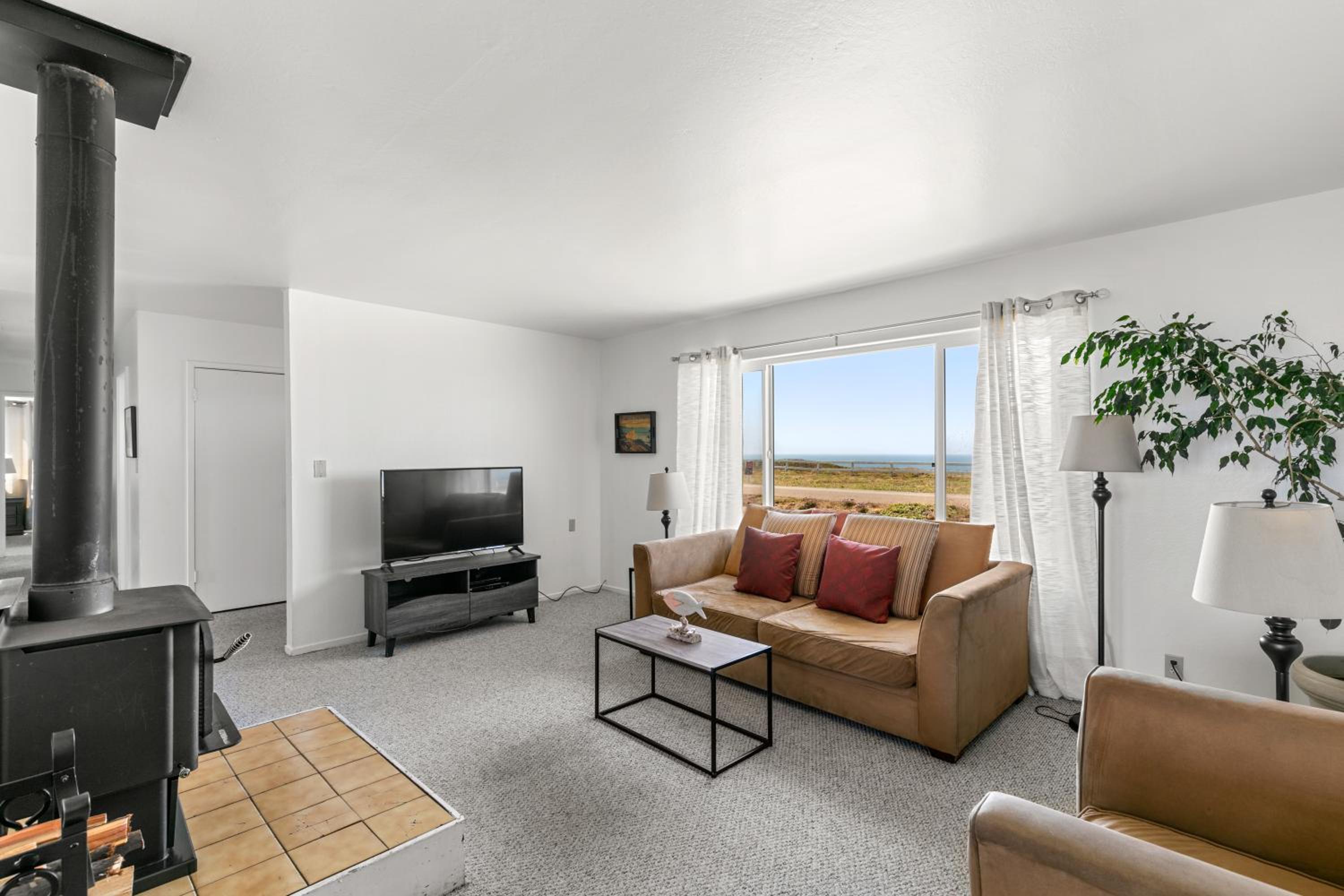 Three-Bedroom House photo 2