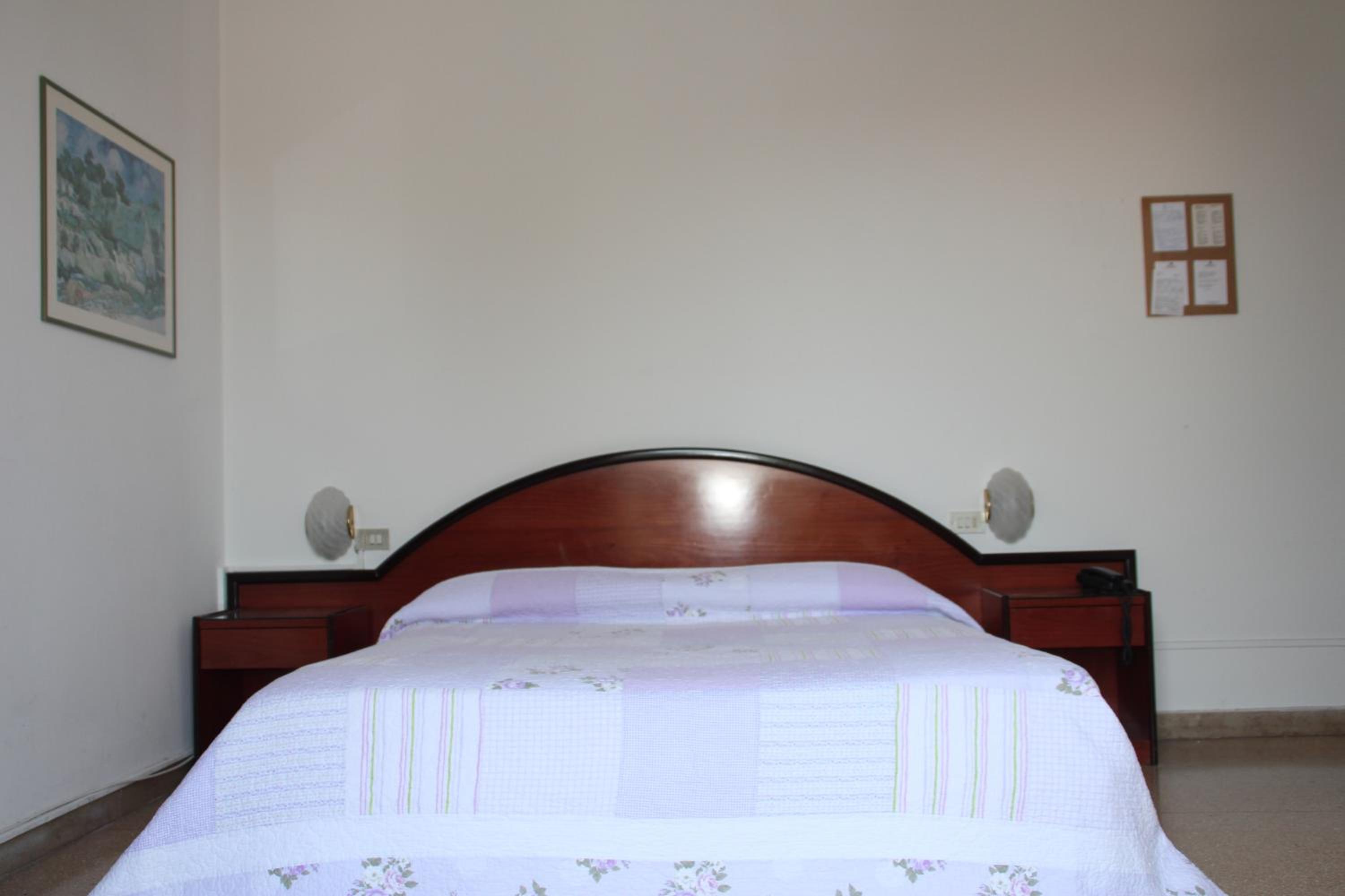Double or Twin Room photo 3