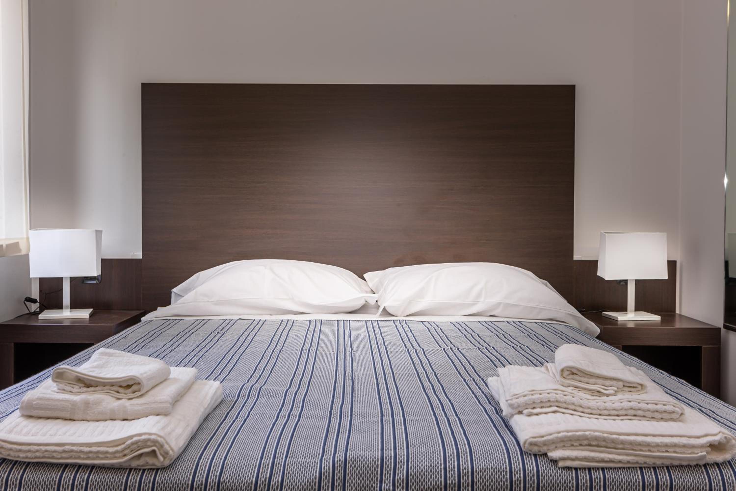 Large Double Or Twin Room photo 3