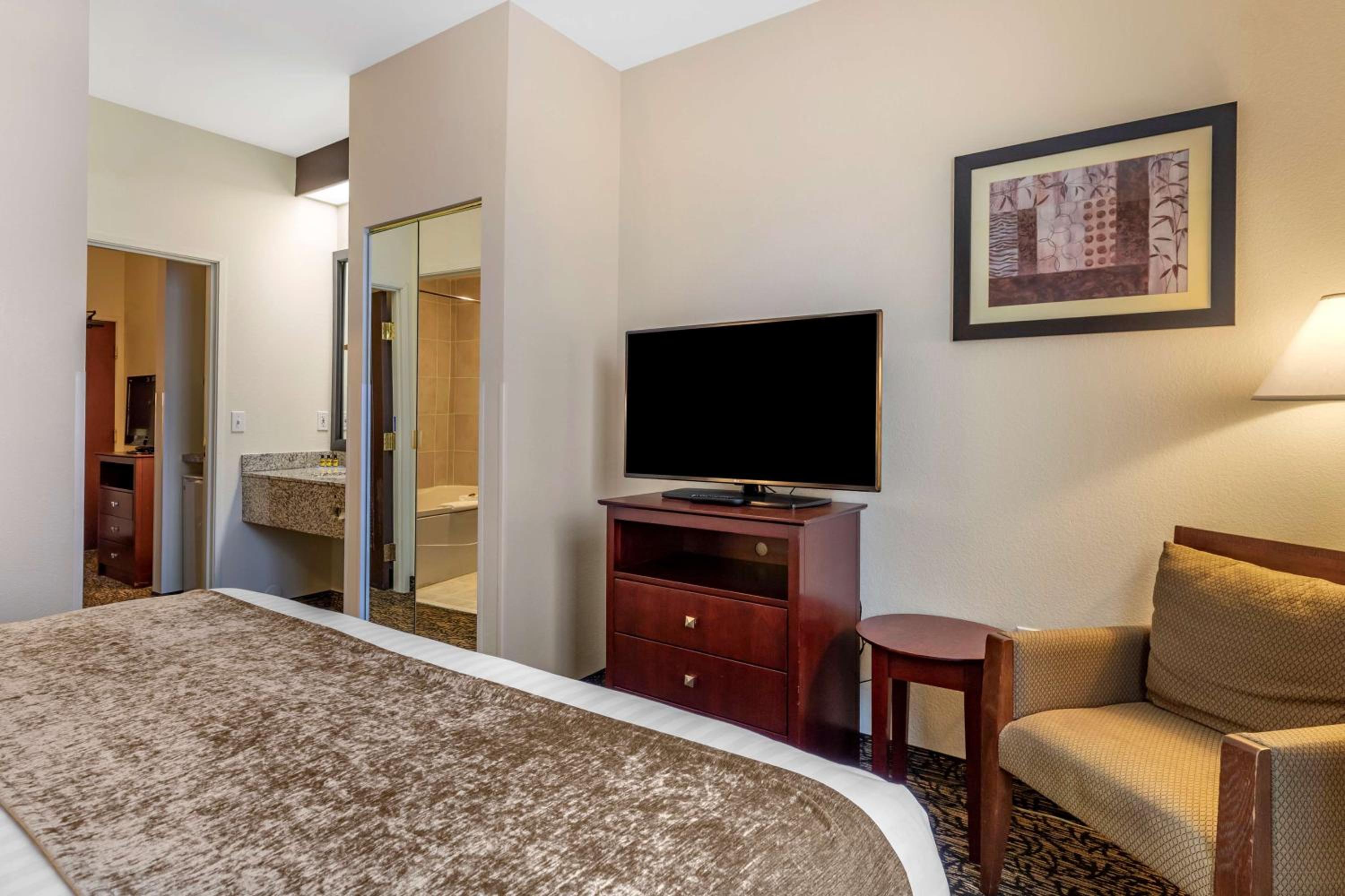 King Suite - Photo 2
