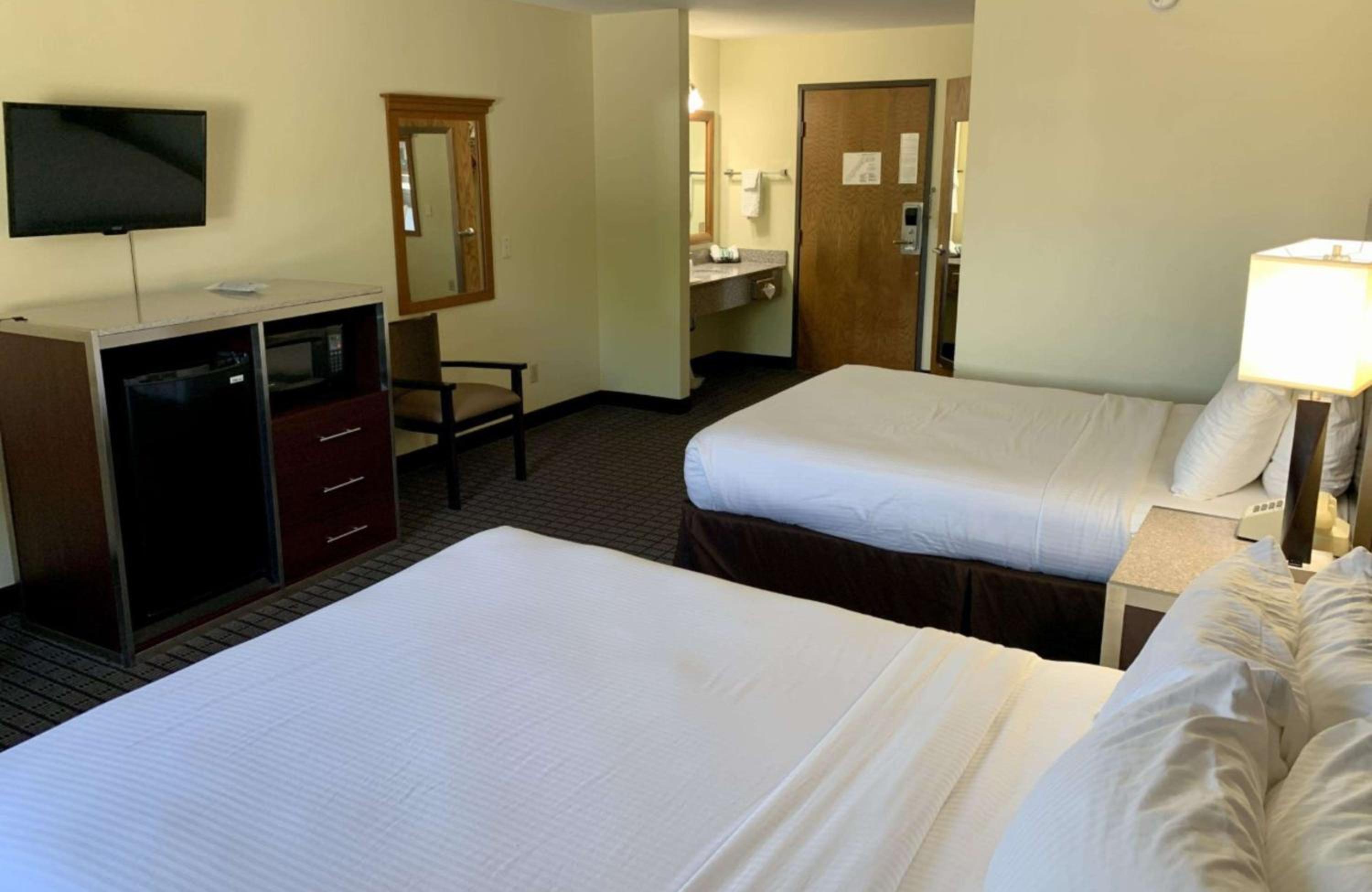 Double Room with Two Double Beds and Roll-In Shower - Disability Access/Non-Smoking photo 2
