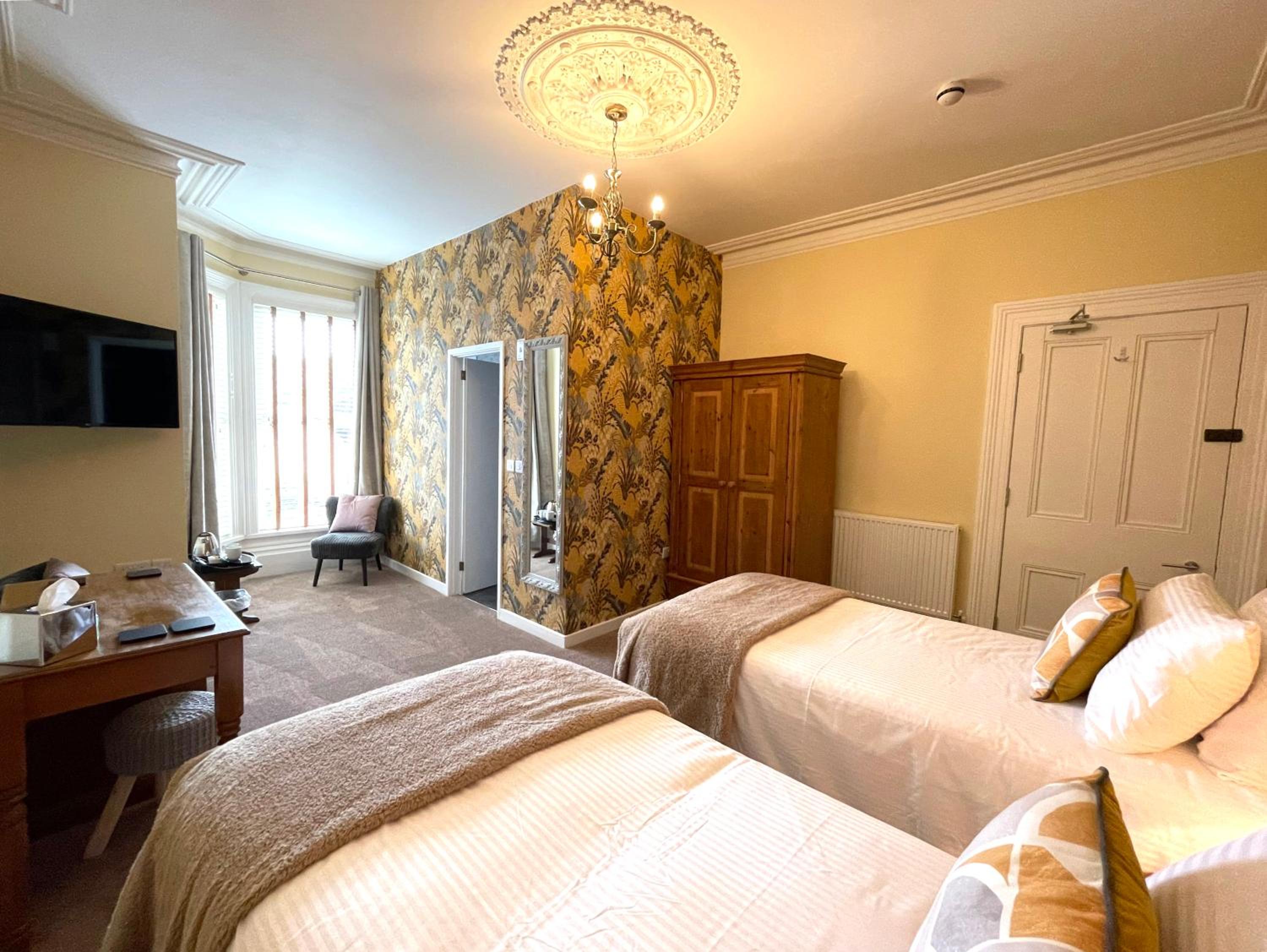 Double or Twin Room - Photo 7