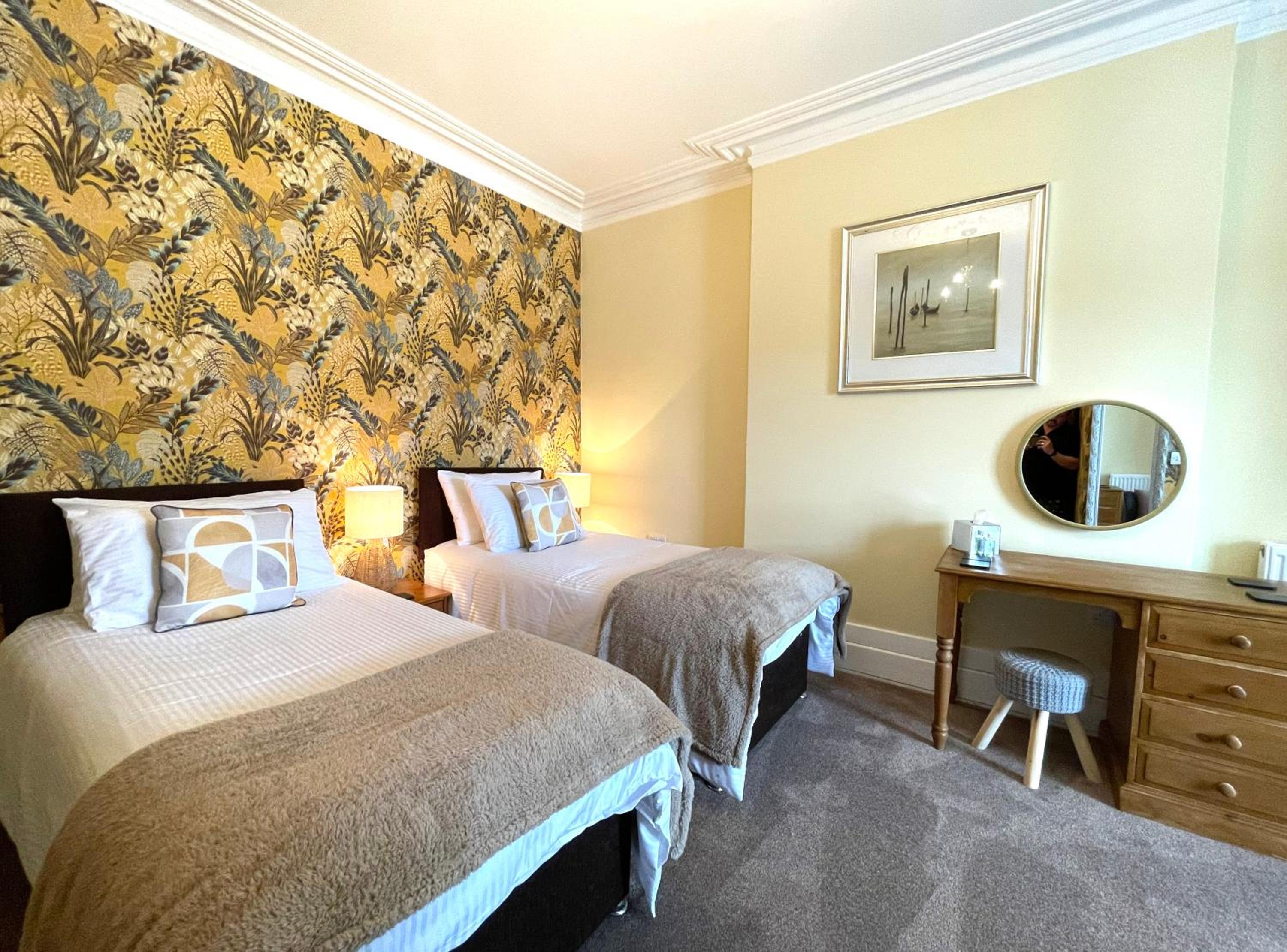 Double or Twin Room - Photo 6