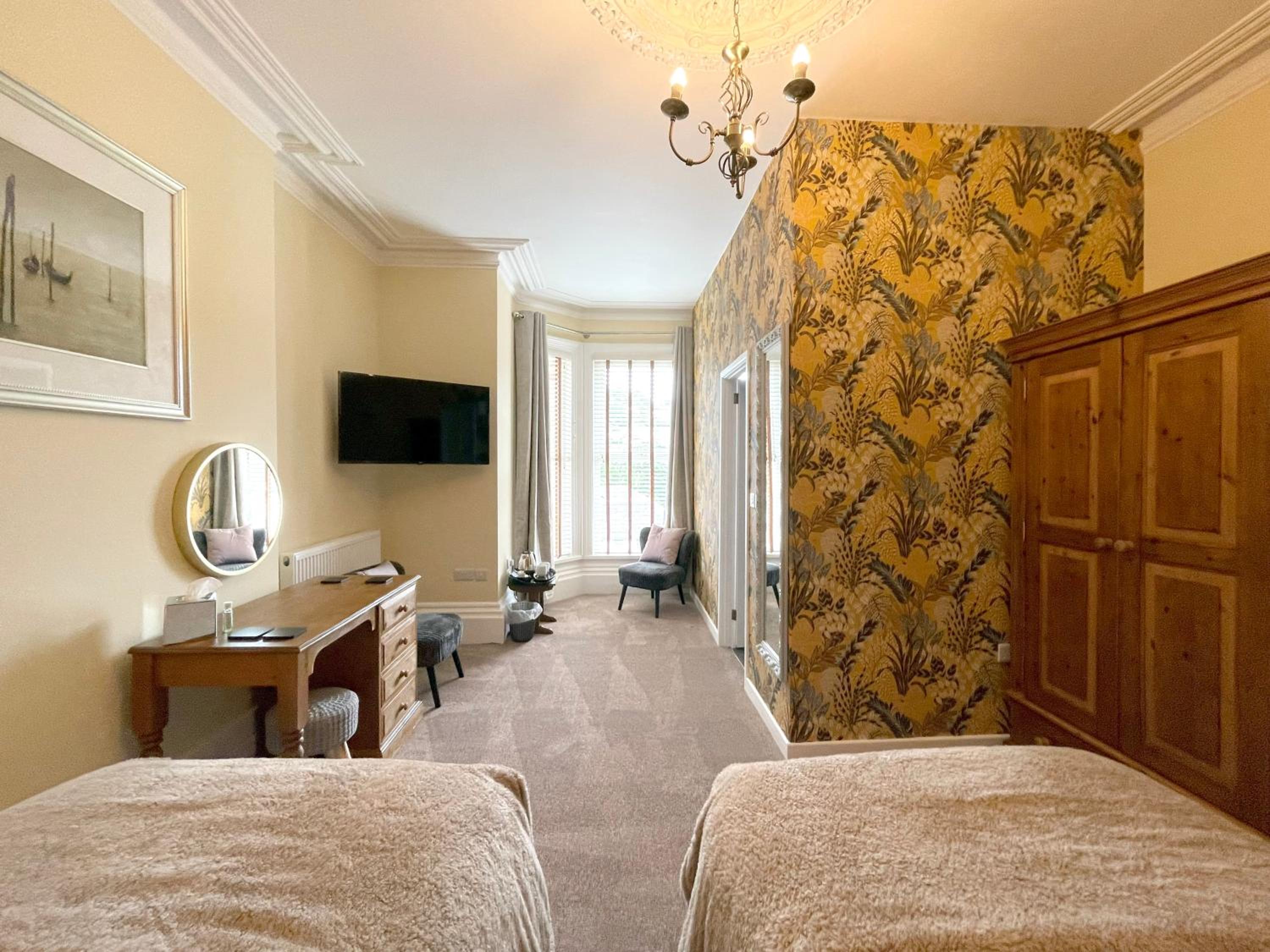 Double or Twin Room - Photo 5