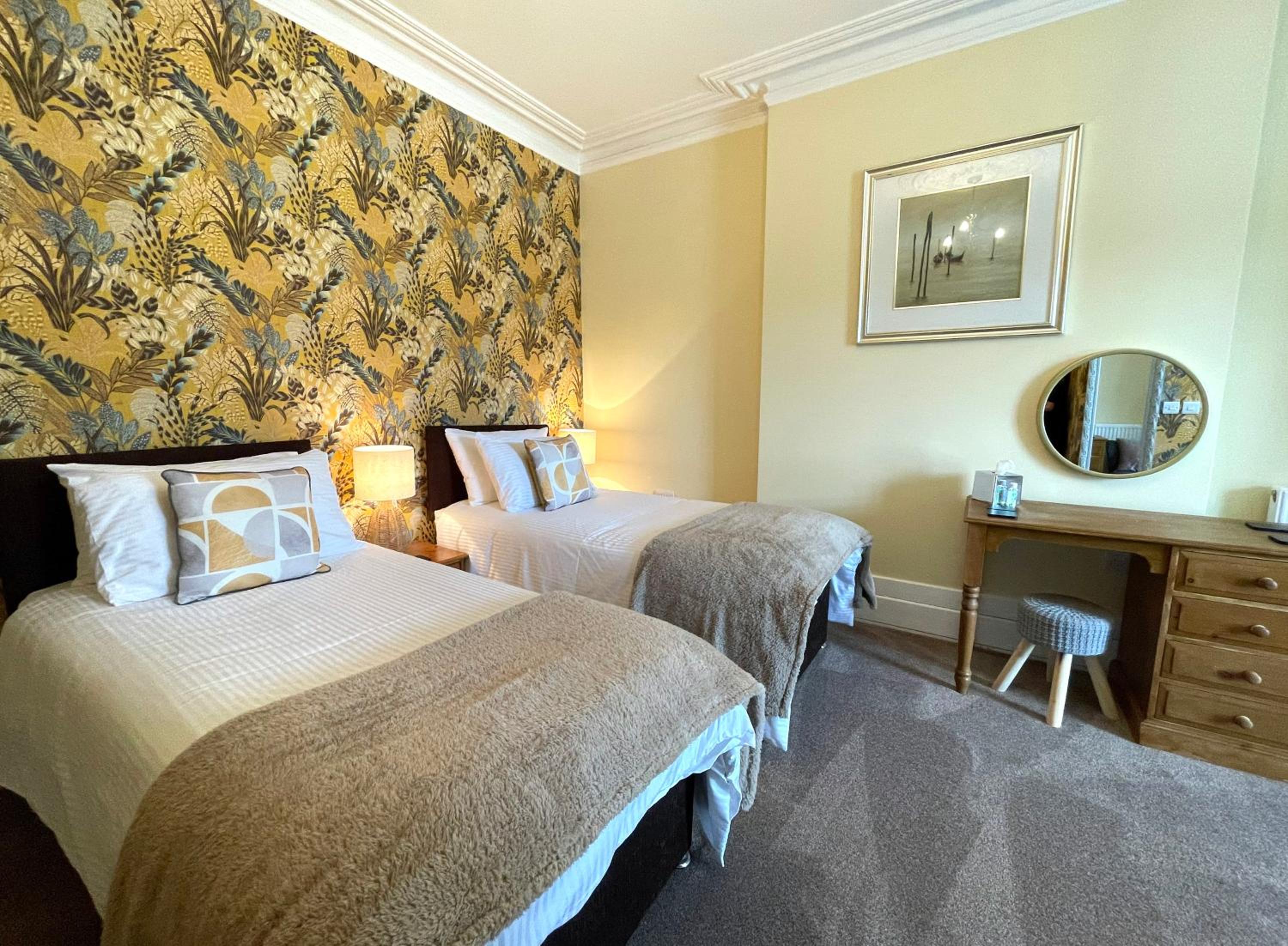 Double or Twin Room - Photo 4