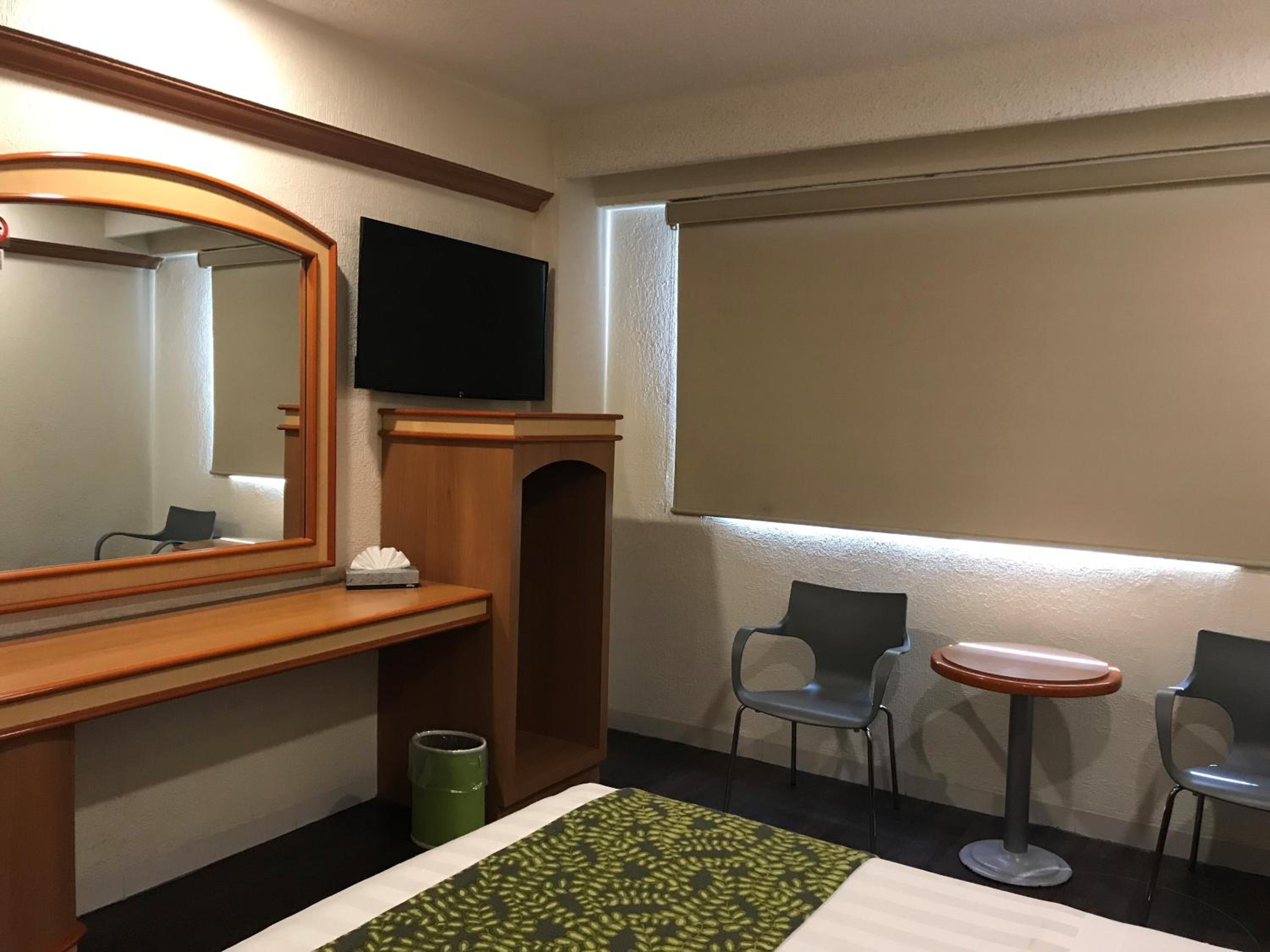Deluxe Room (2 Adults + 1 Child) photo 1