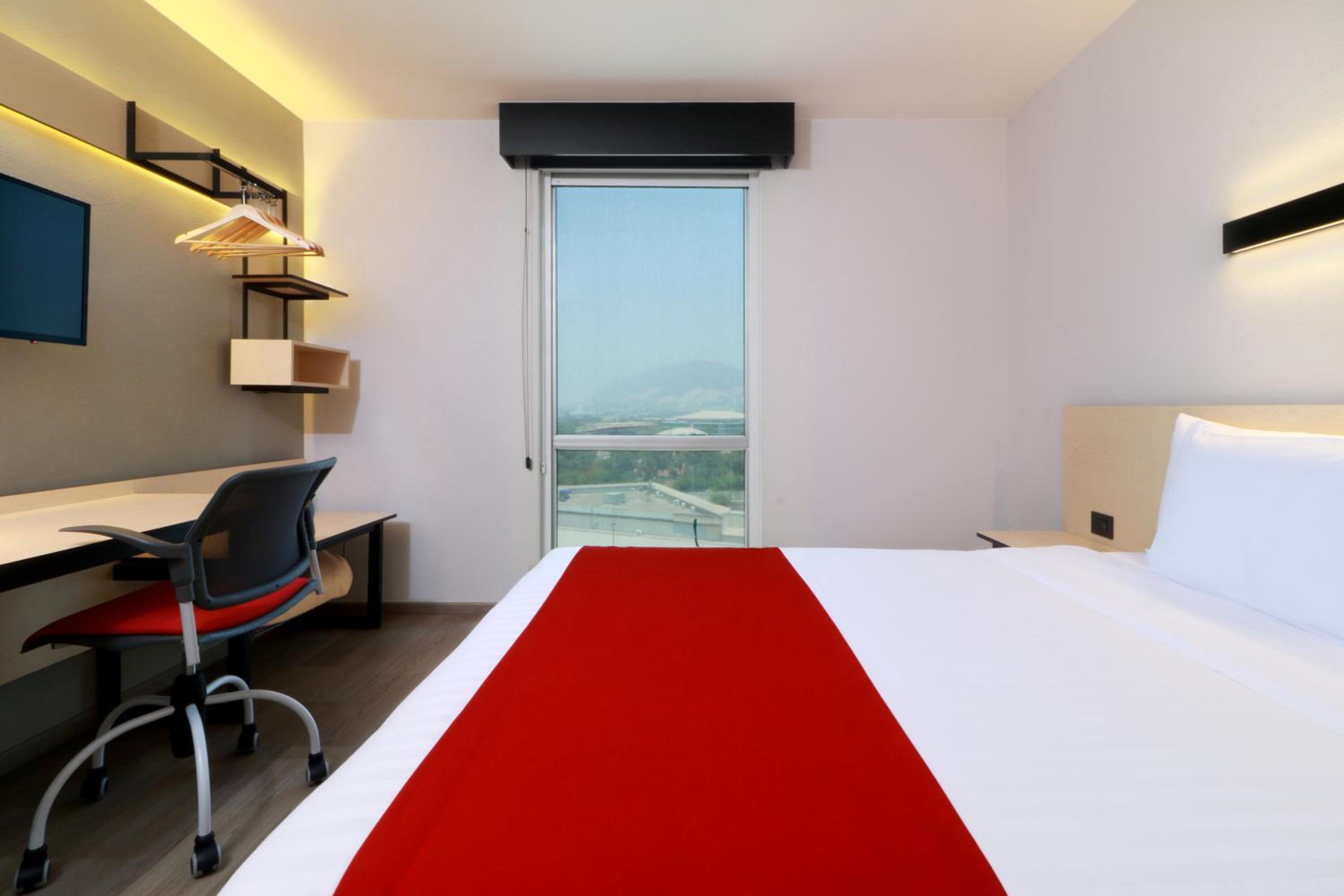 Superior King Room with Sofa Bed - Photo 1
