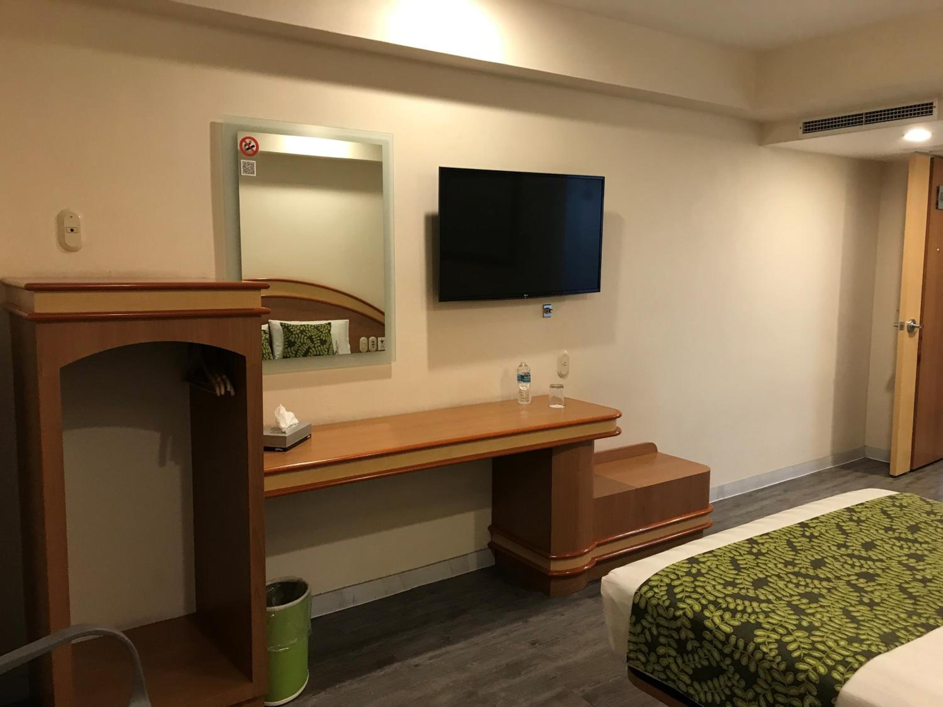 Deluxe Room (2 Adults + 1 Child) photo 2