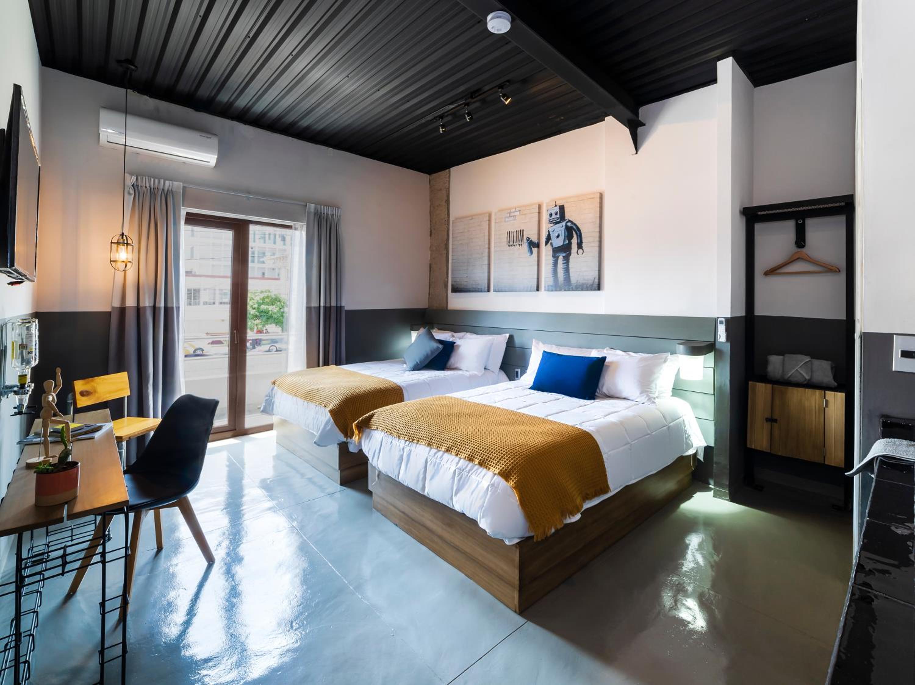 Quadruple Room with Balcony - Photo 1