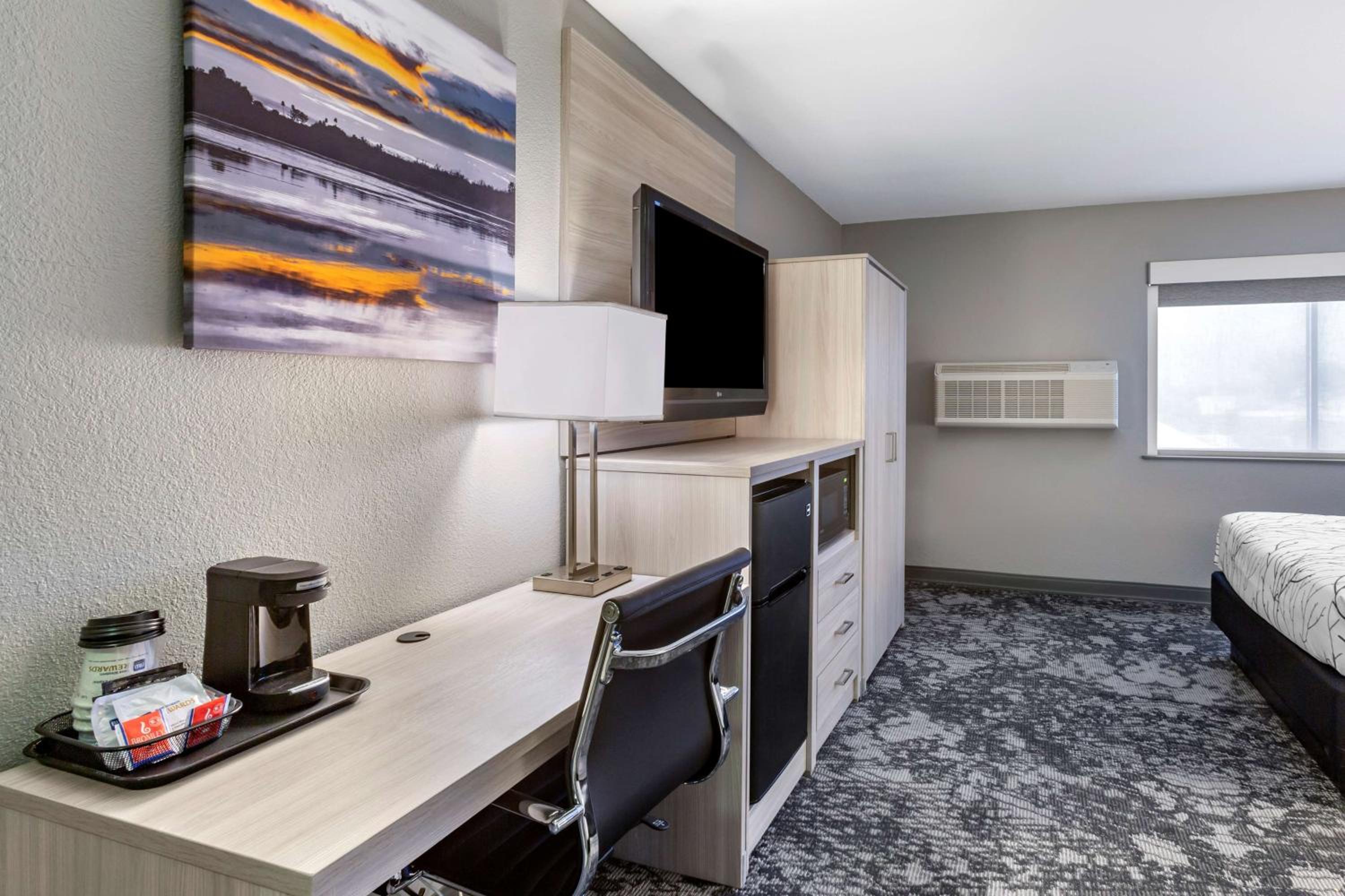 King Room with Mobility Accessible Tub - Pet Friendly