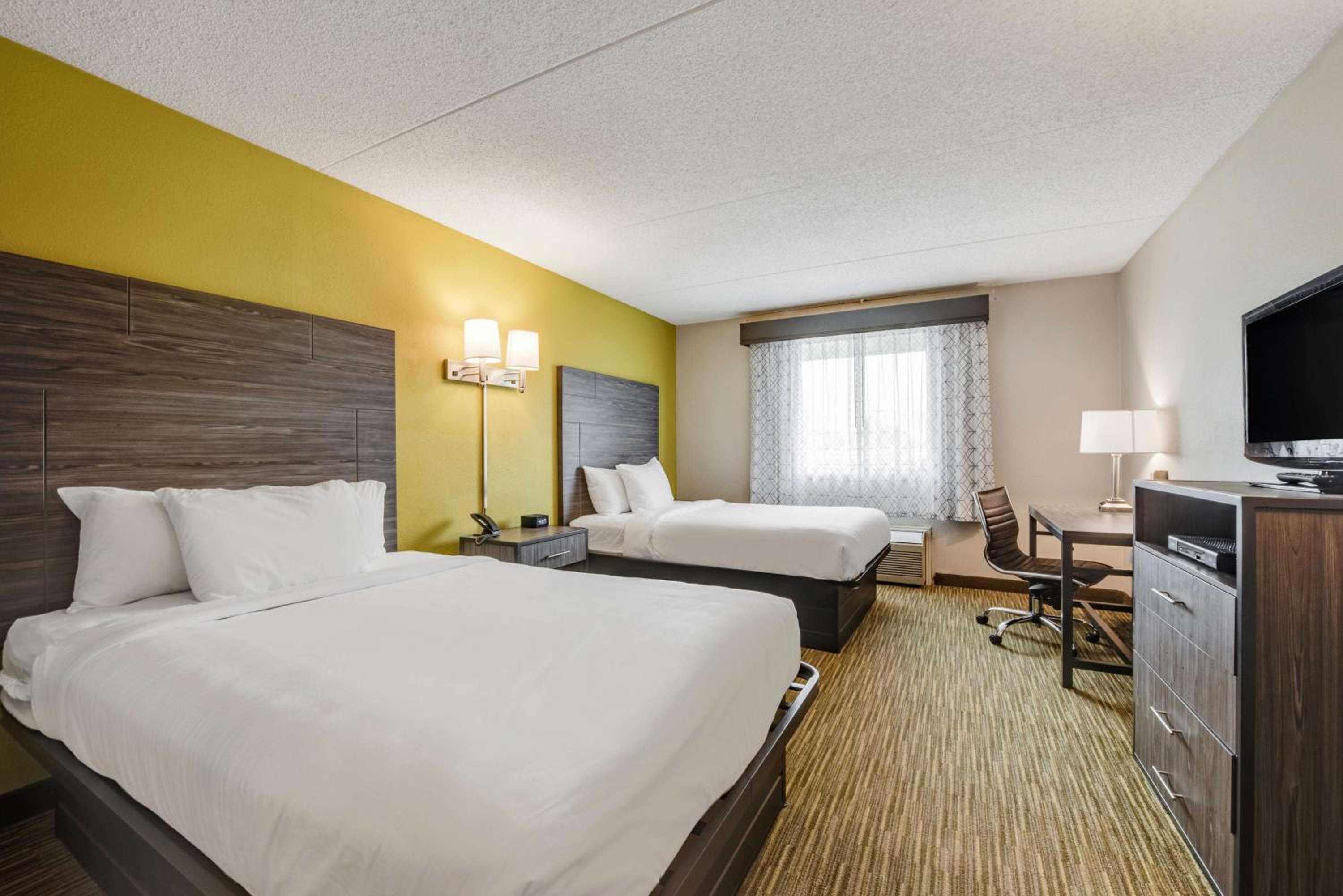 Double Room with Two Double Beds - Photo 1