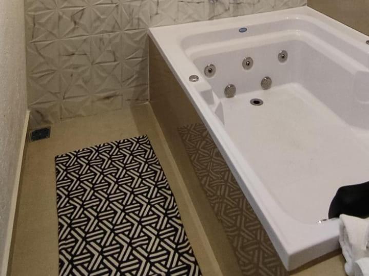 Double Room with Spa Bath - Photo 6