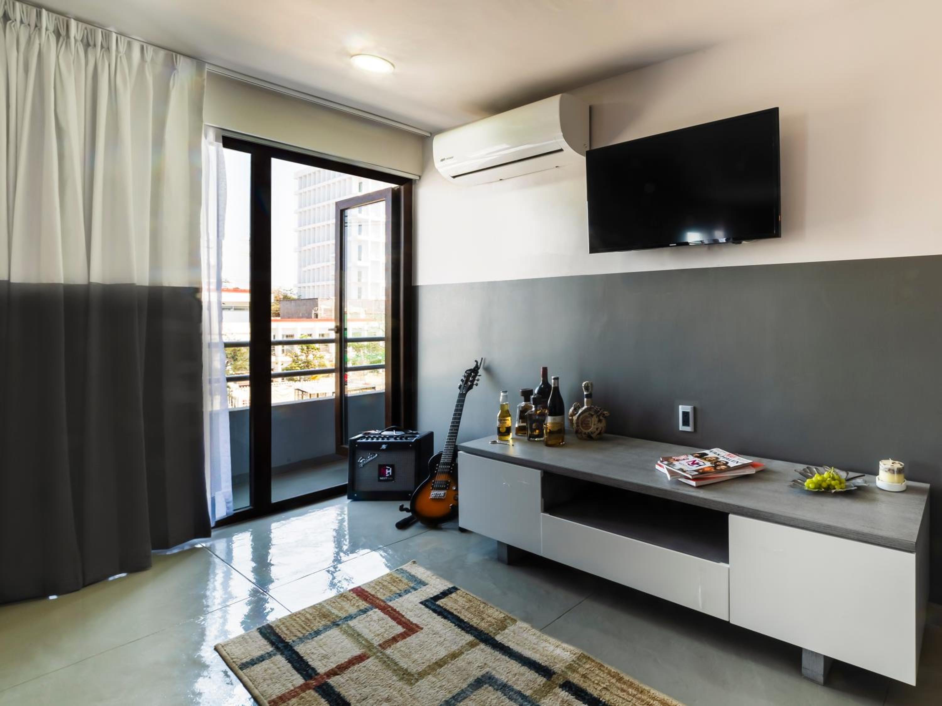 King Suite - Photo 3