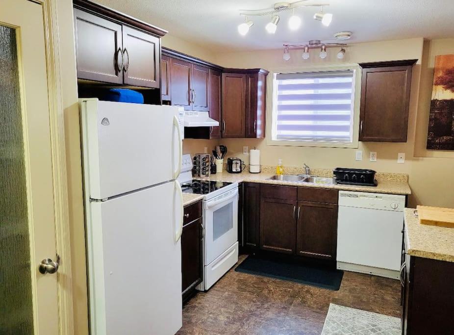 Two-Bedroom Apartment - Photo 40