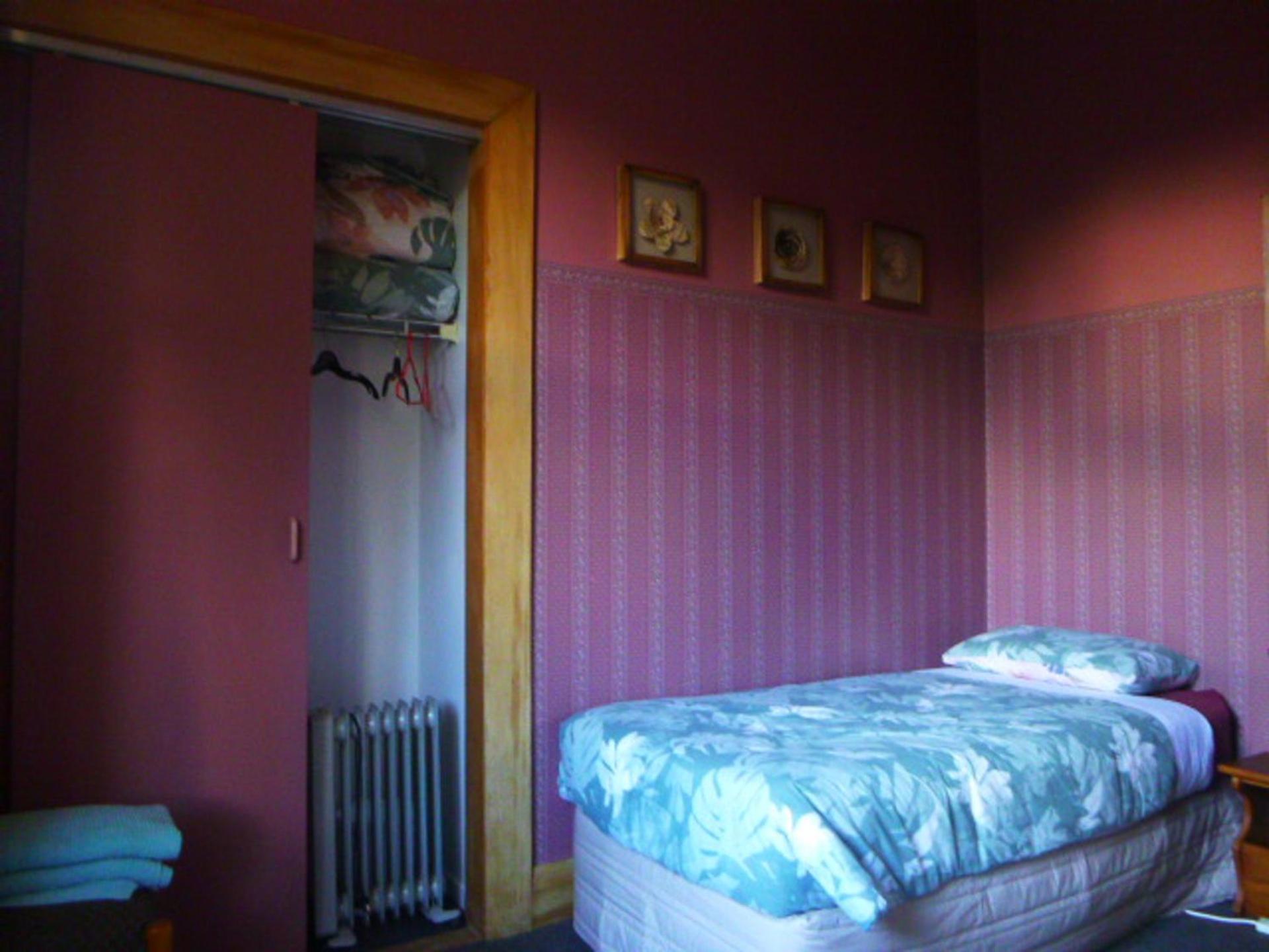 Standard Twin Room with Shared Bathroom photo 2