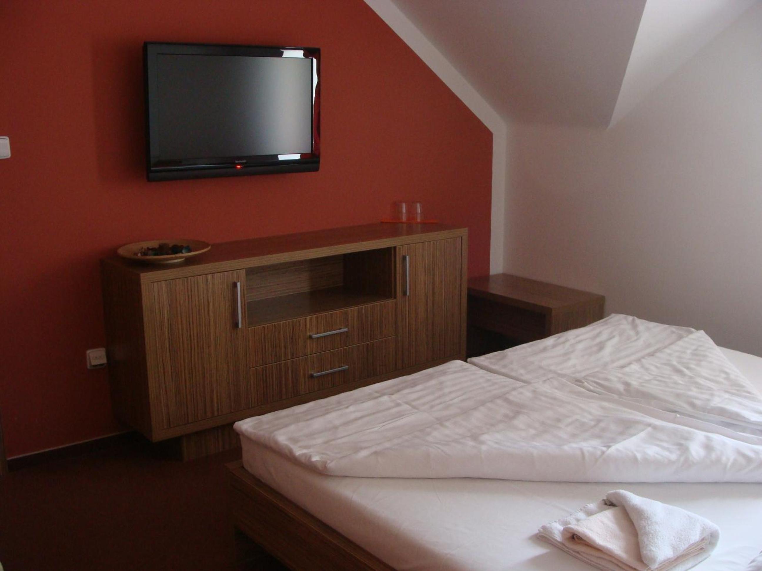 Quadruple Room with Bathroom - Photo 1