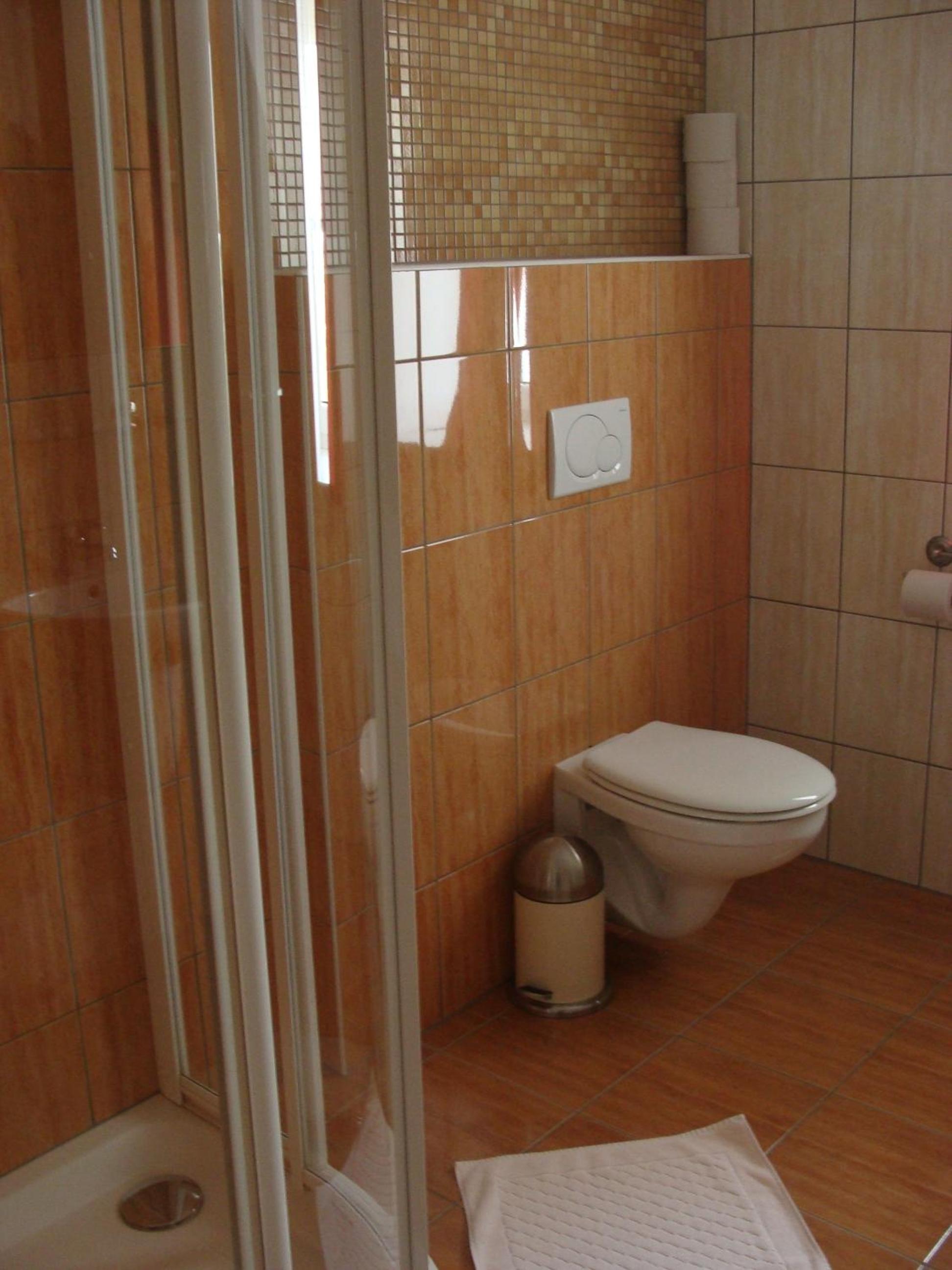 Quadruple Room with Bathroom - Photo 3