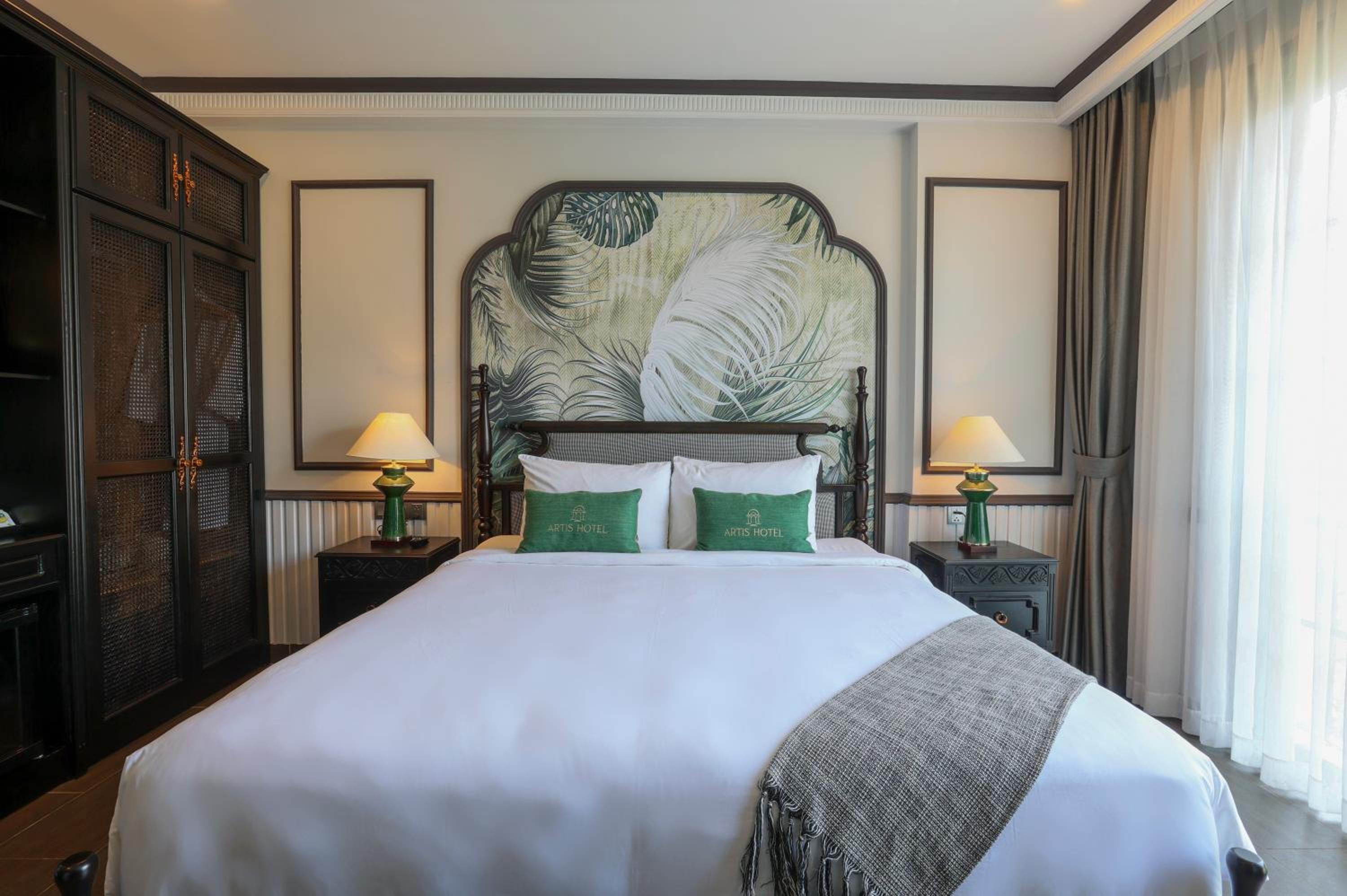 Deluxe King Room