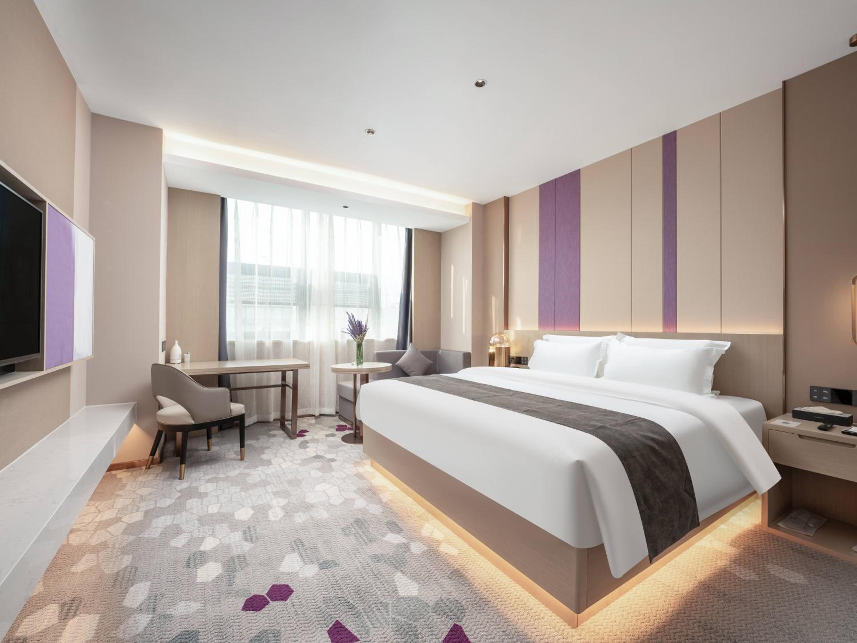 Deluxe King Room photo 2