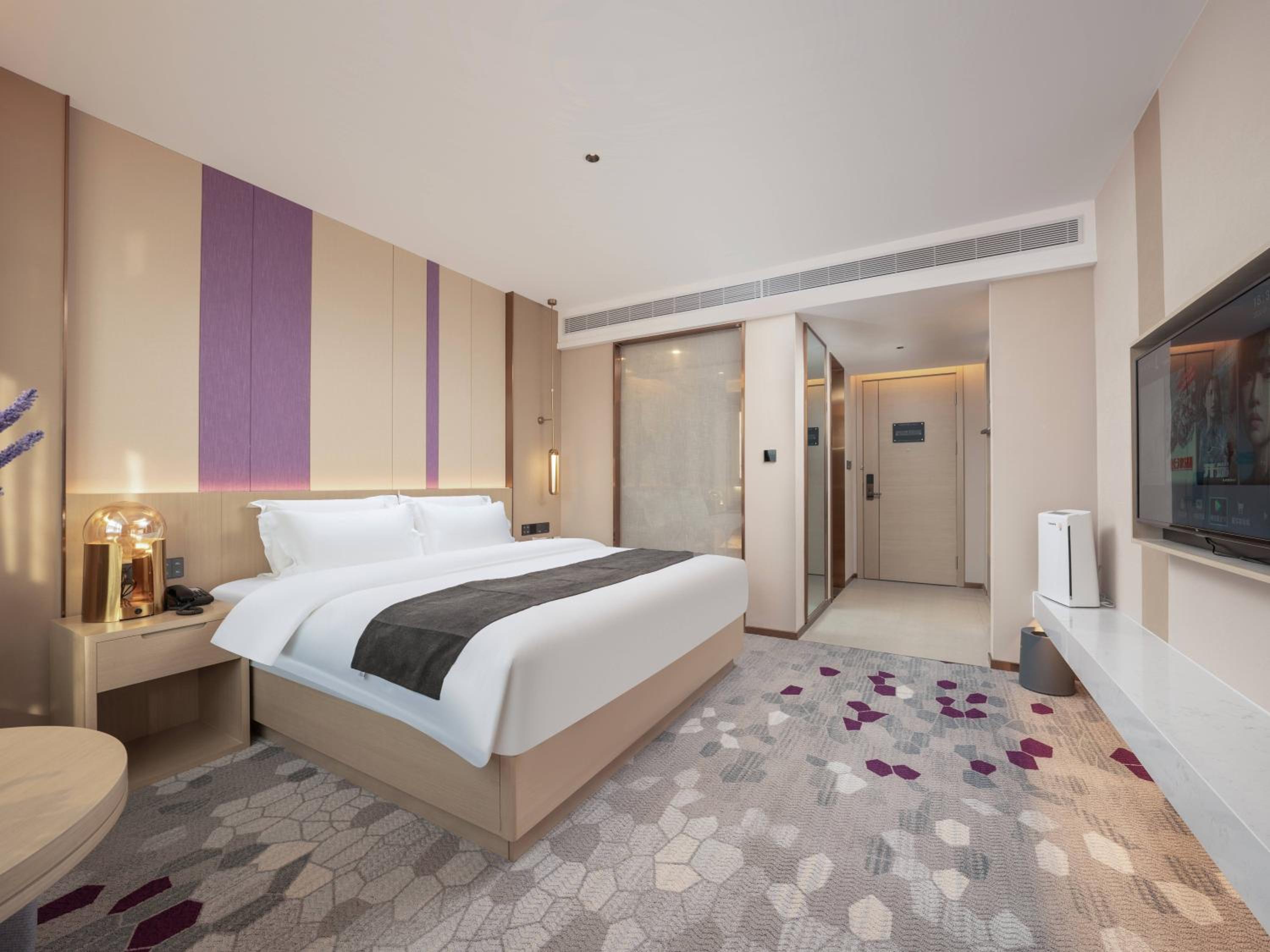 Deluxe King Room photo 1