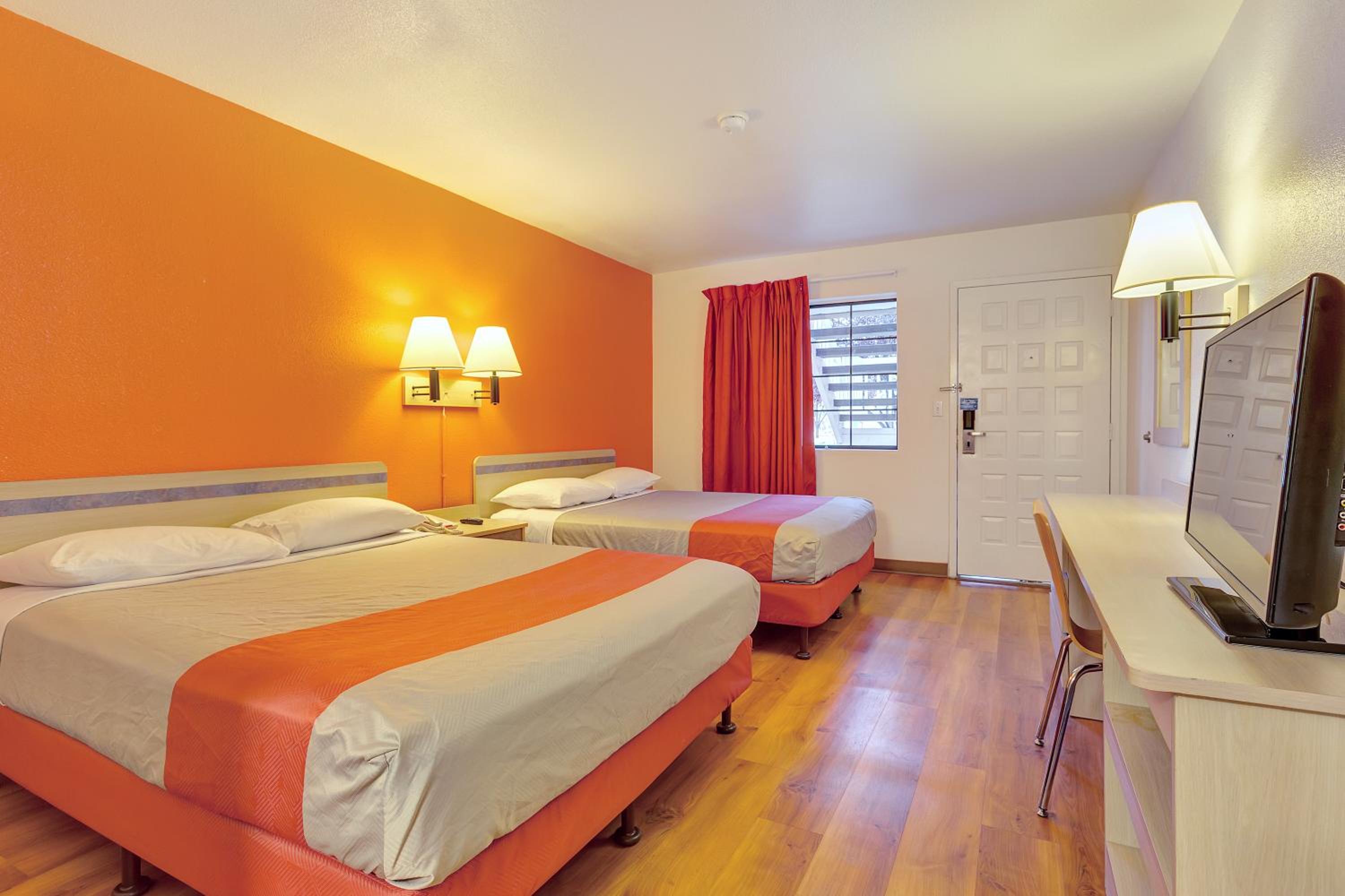 Double Room with Two Double Beds and Roll-in Shower - Mobility Access/Non-Smoking photo 2