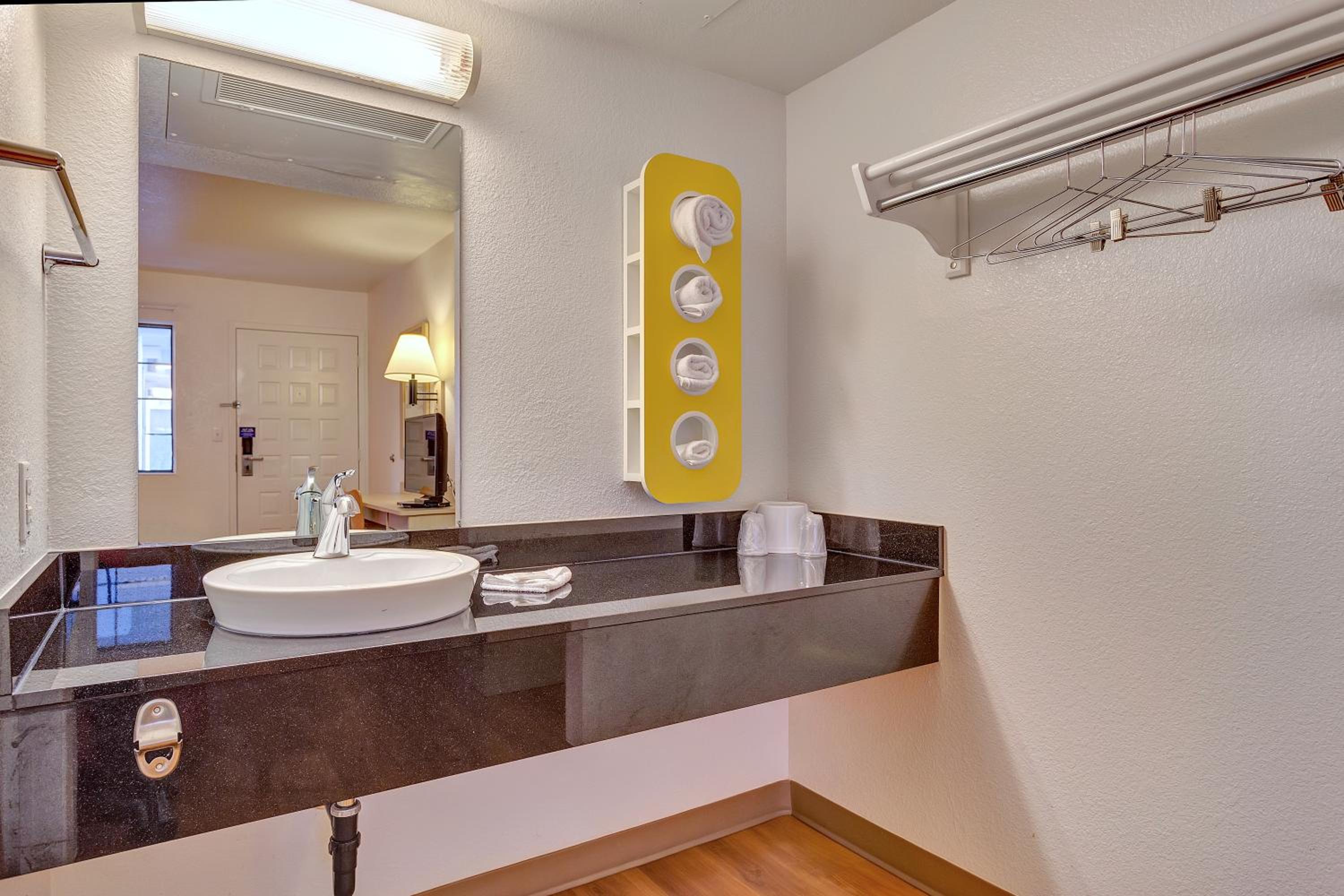 Super 8 by Wyndham Santa Rosa North, Foto 17