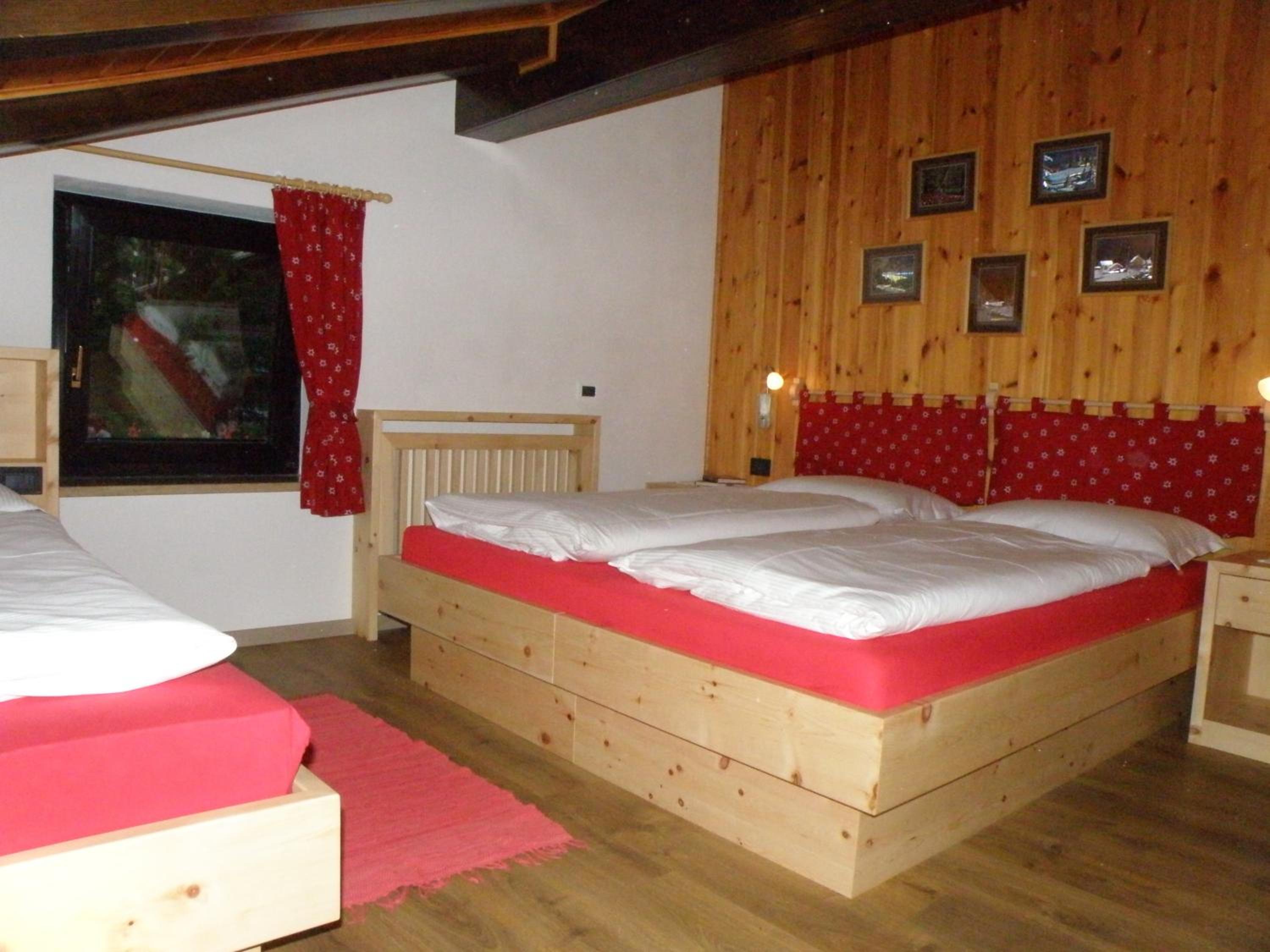 One-Bedroom Apartment - Attic photo 1
