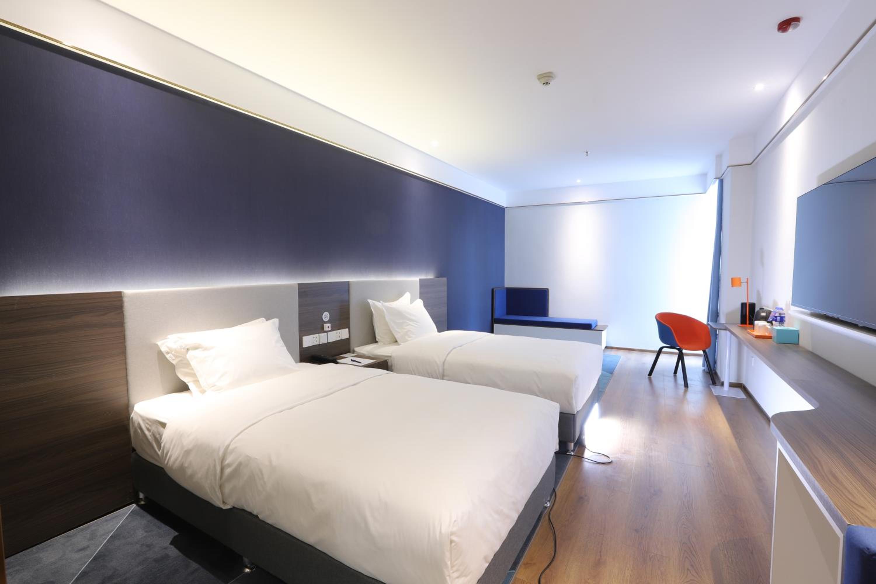 Standard Twin Room - Photo 1