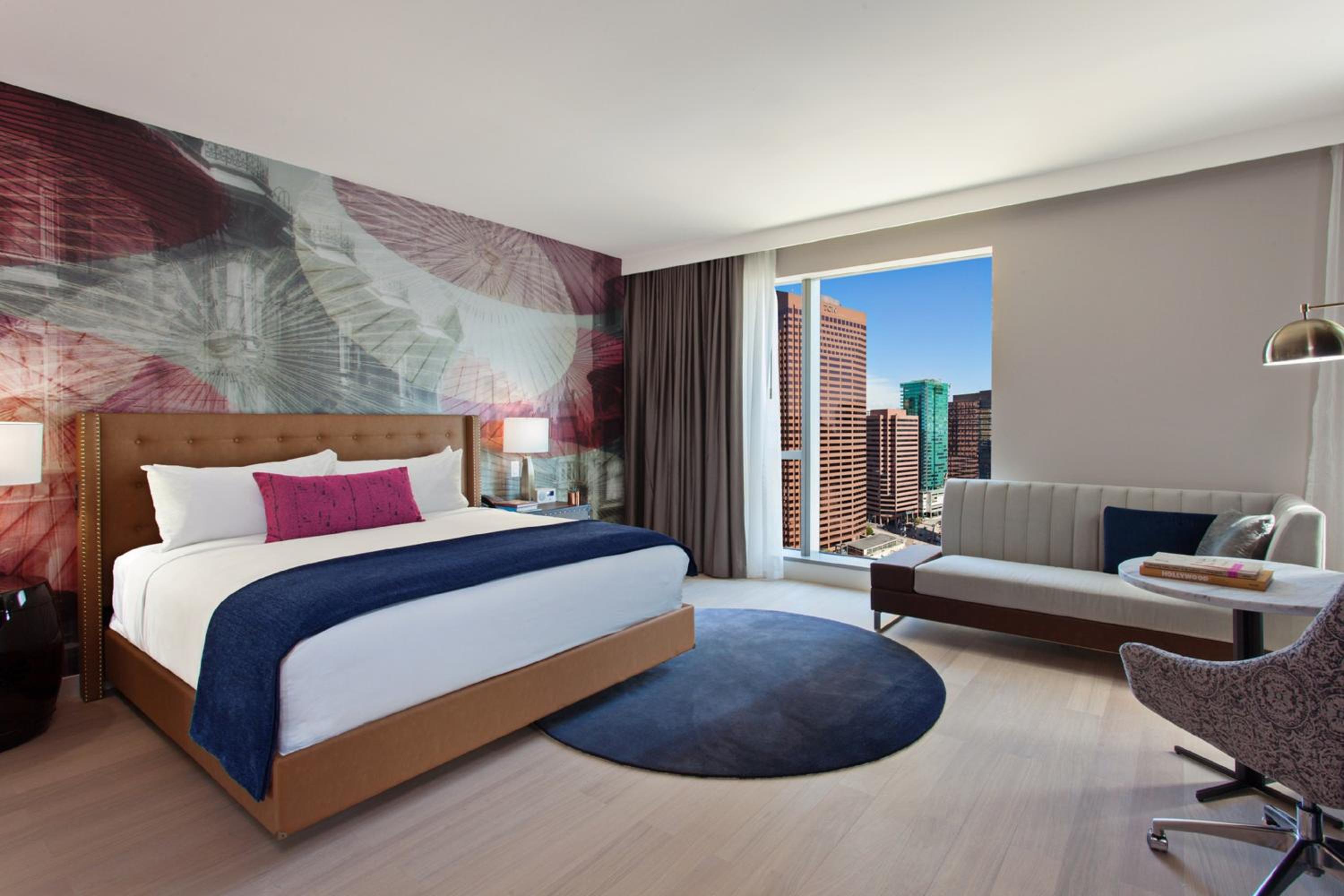 King Suite with City View thumbnail 5