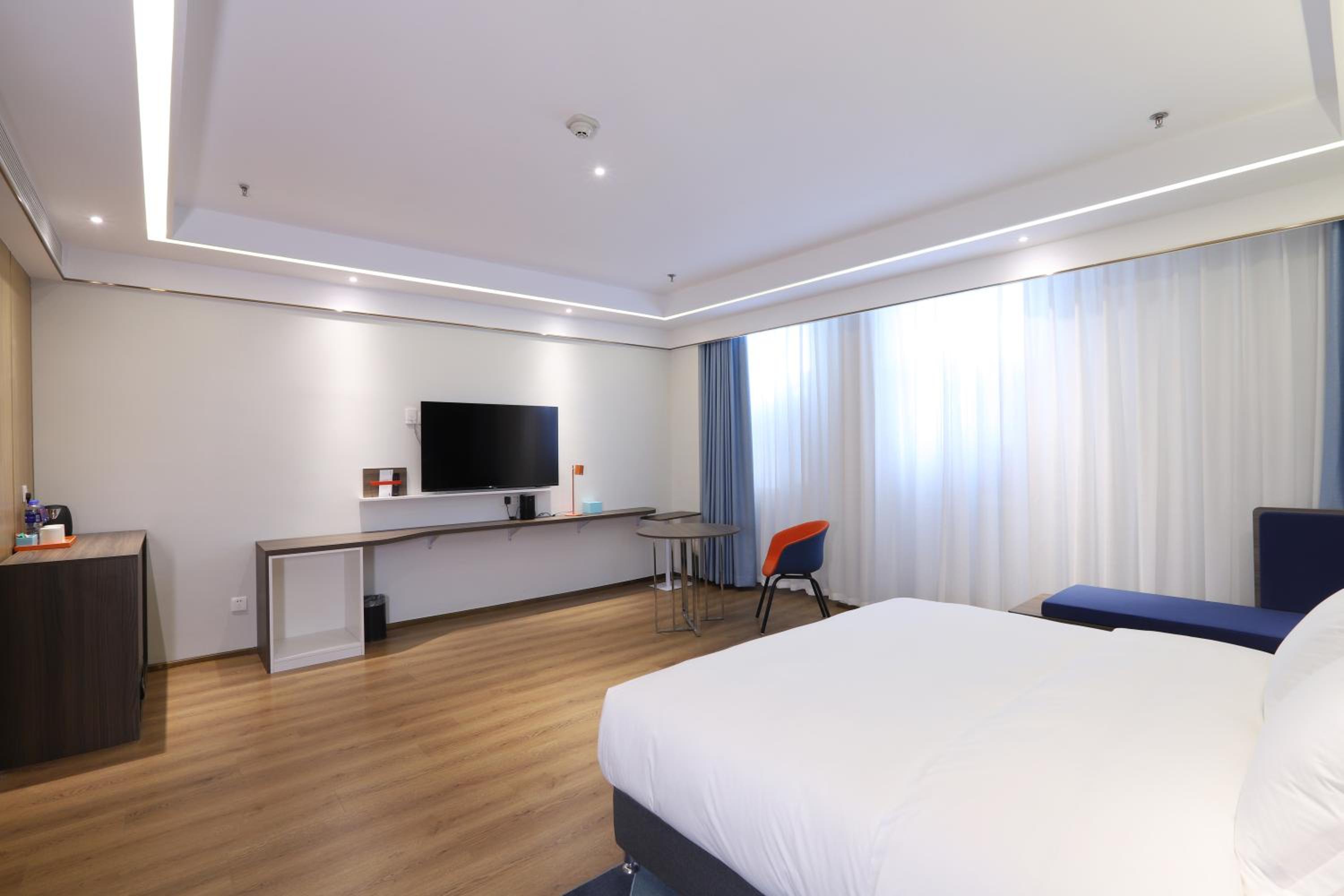 Standard King Room - Photo 3