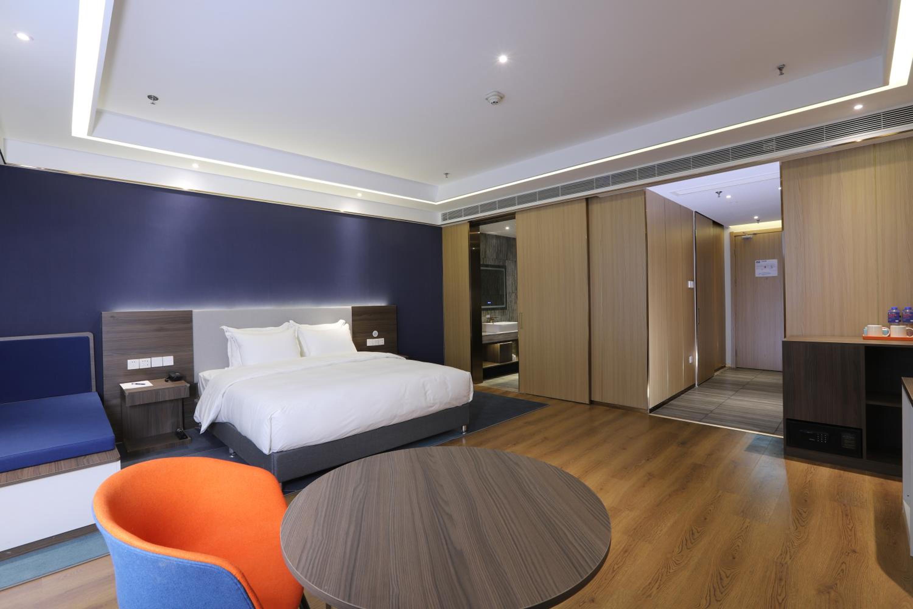 Standard King Room - Photo 2