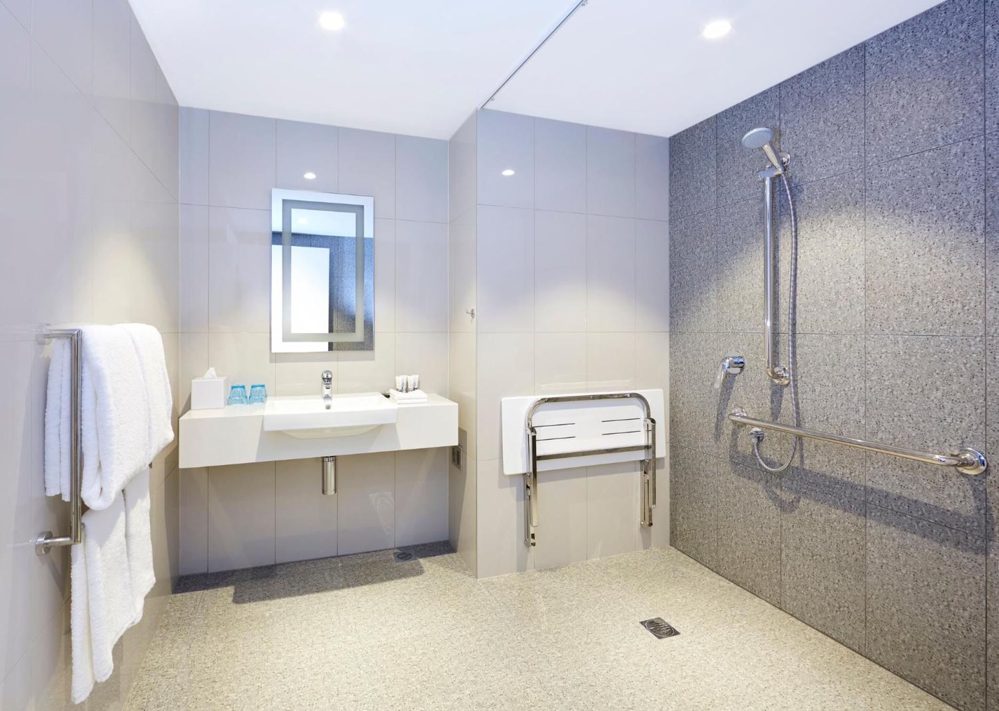 Standard Twin Room - Accessible - Free Breakfast