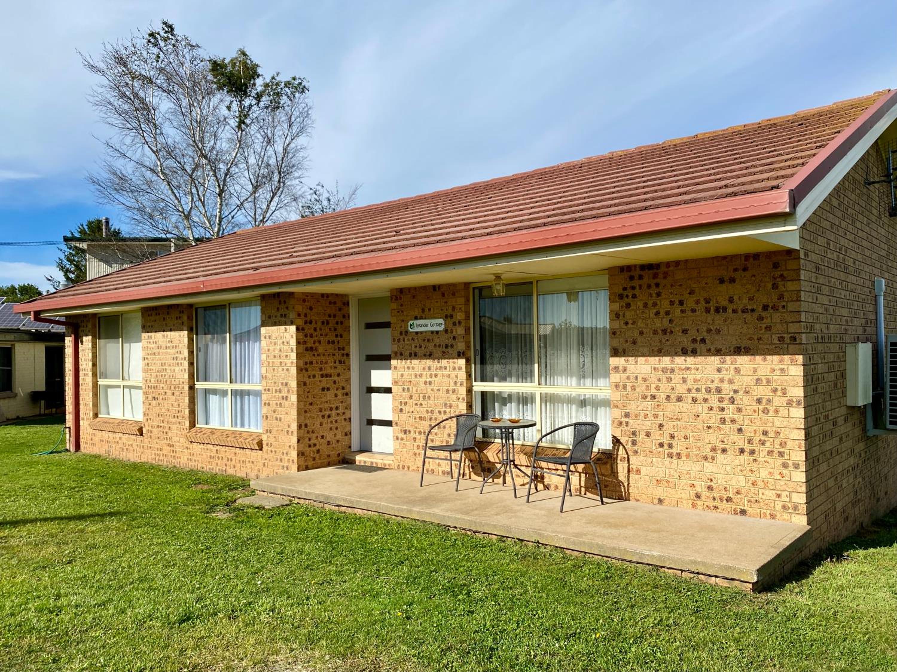 Three-Bedroom House photo 3