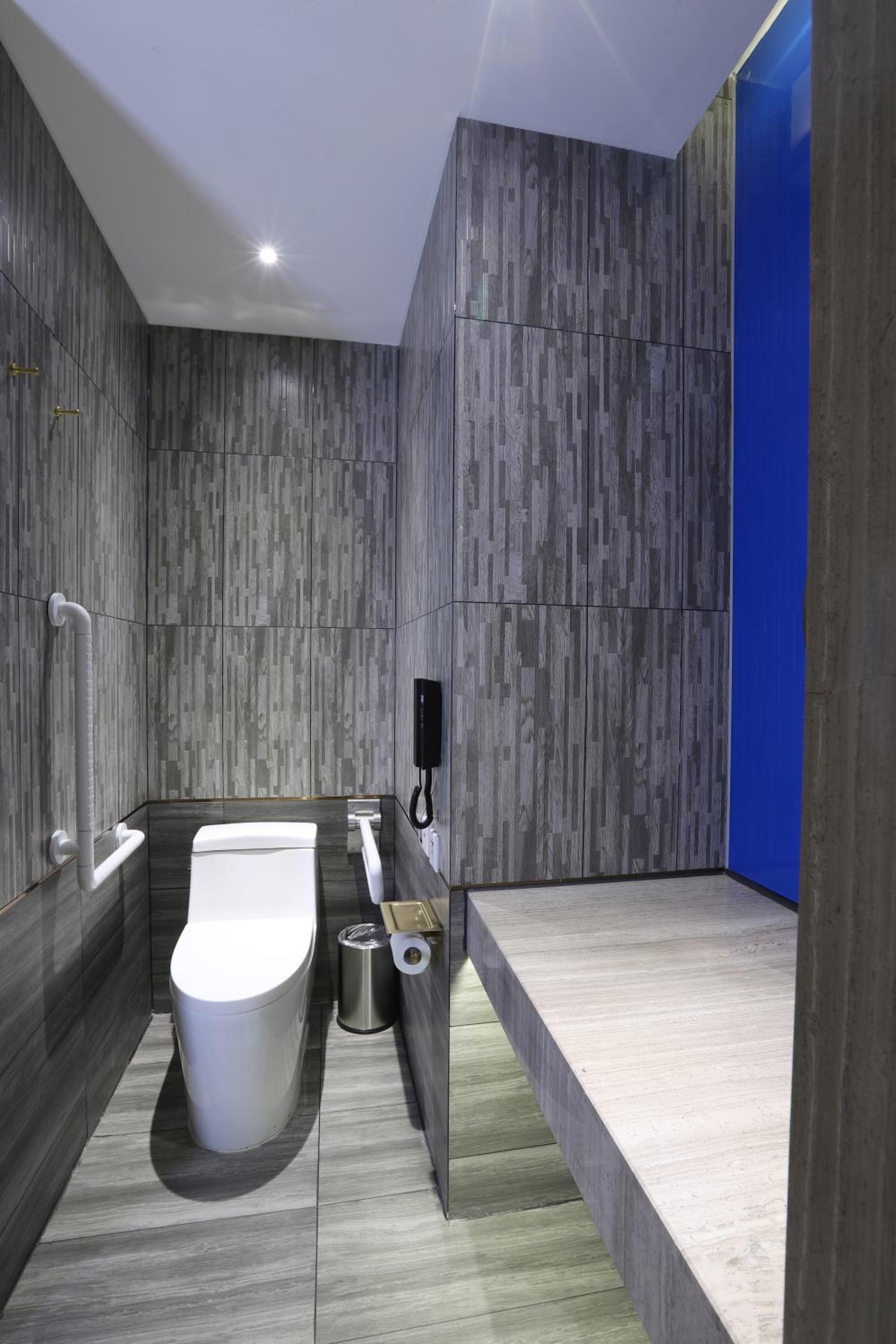 Standard King Room with Bath - Photo 9